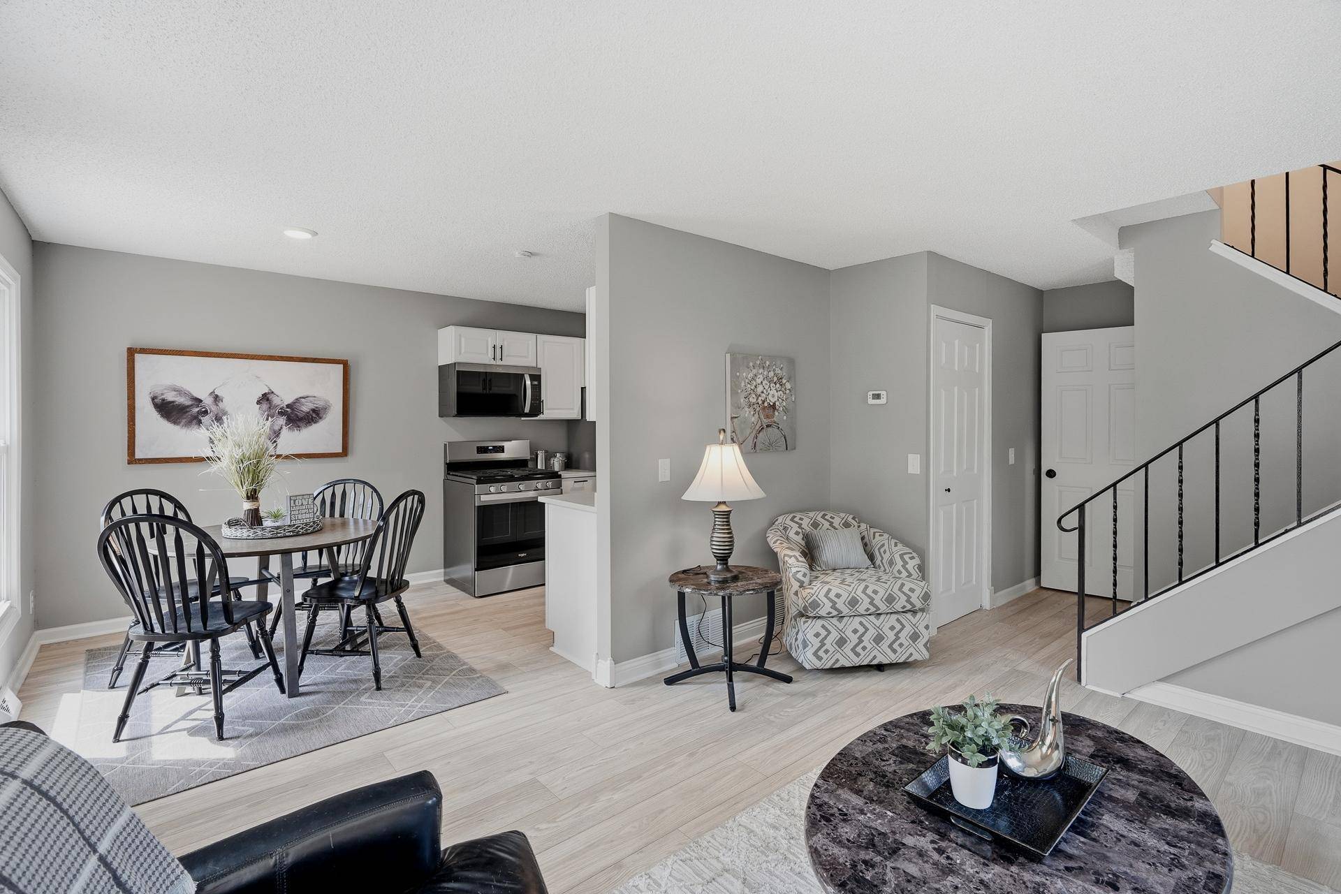 4980 Grenwich TRL N, Oakdale, MN 55128
