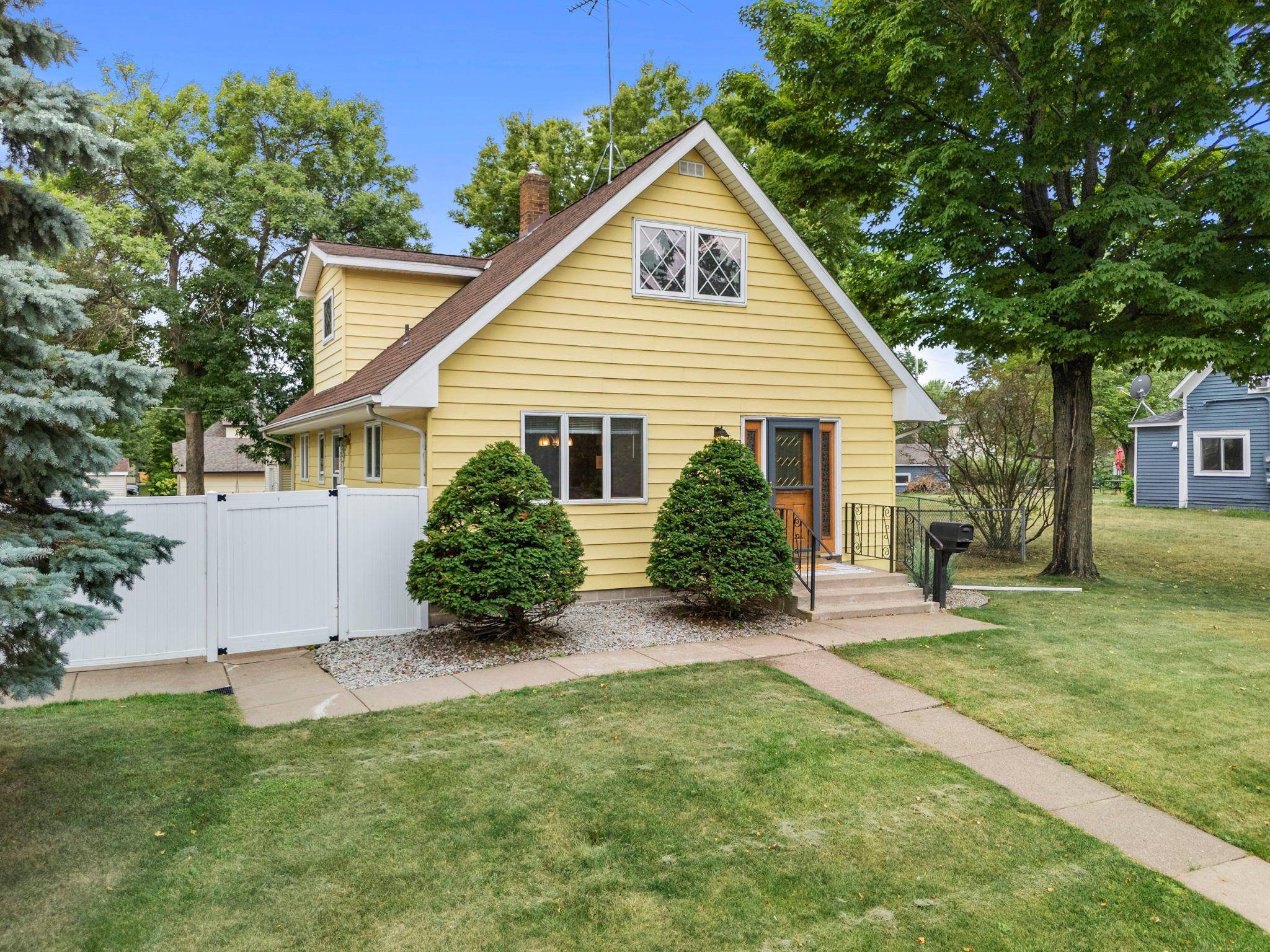 431 4th AVE SW, Cambridge, MN 55008