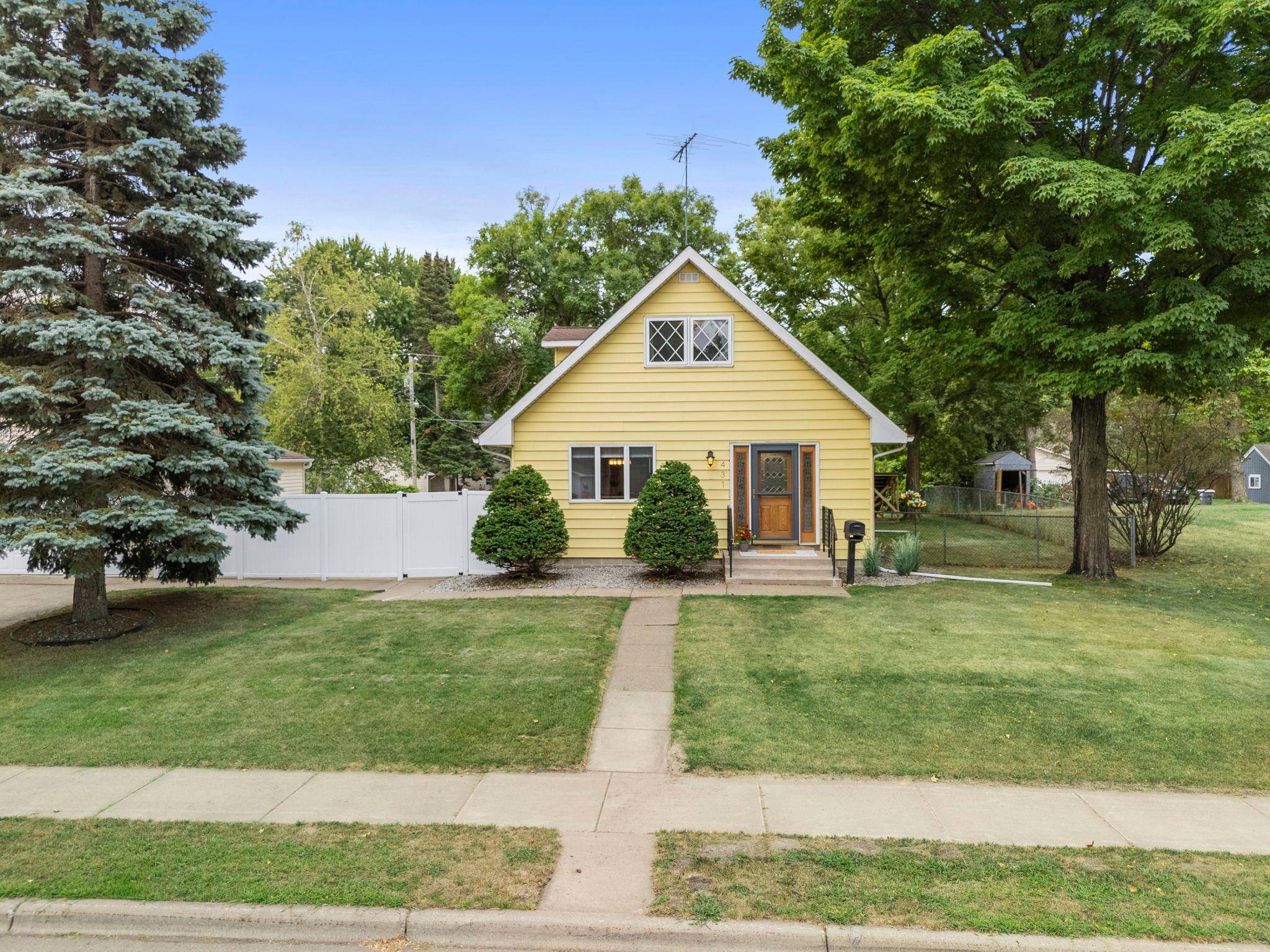 431 4th AVE SW, Cambridge, MN 55008