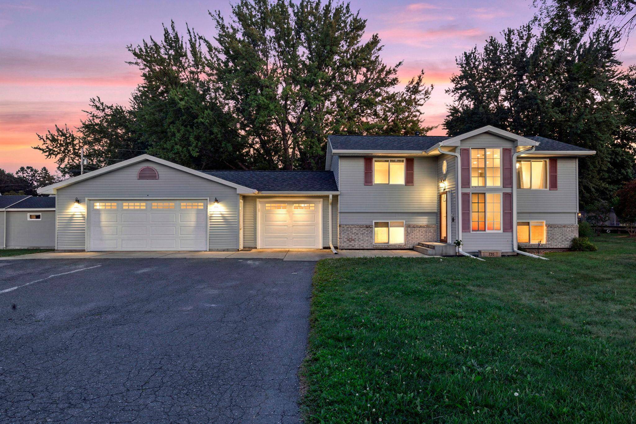 720 W 2nd ST, Rush City, MN 55069