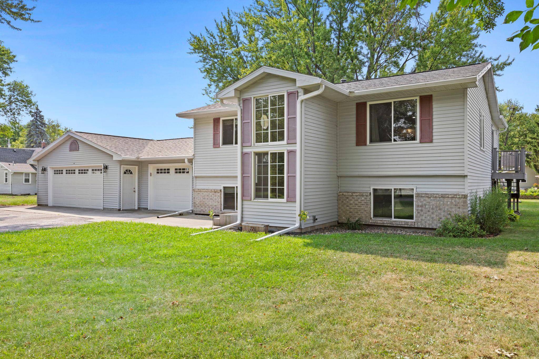 720 W 2nd ST, Rush City, MN 55069