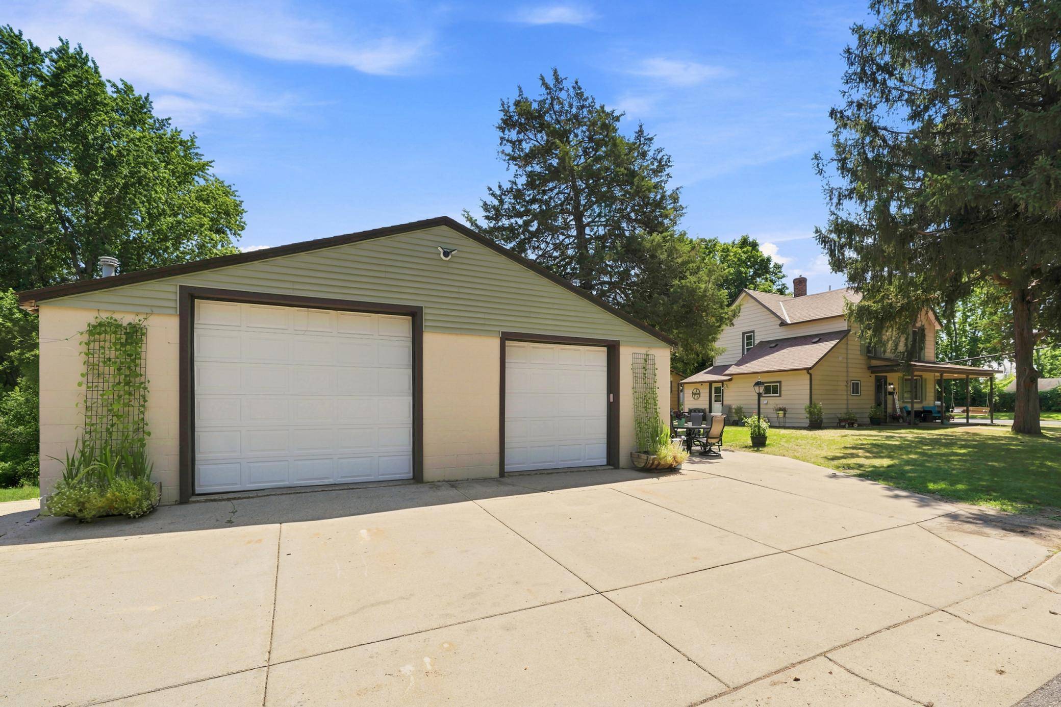 201 N Linden ST, Belle Plaine, MN 56011