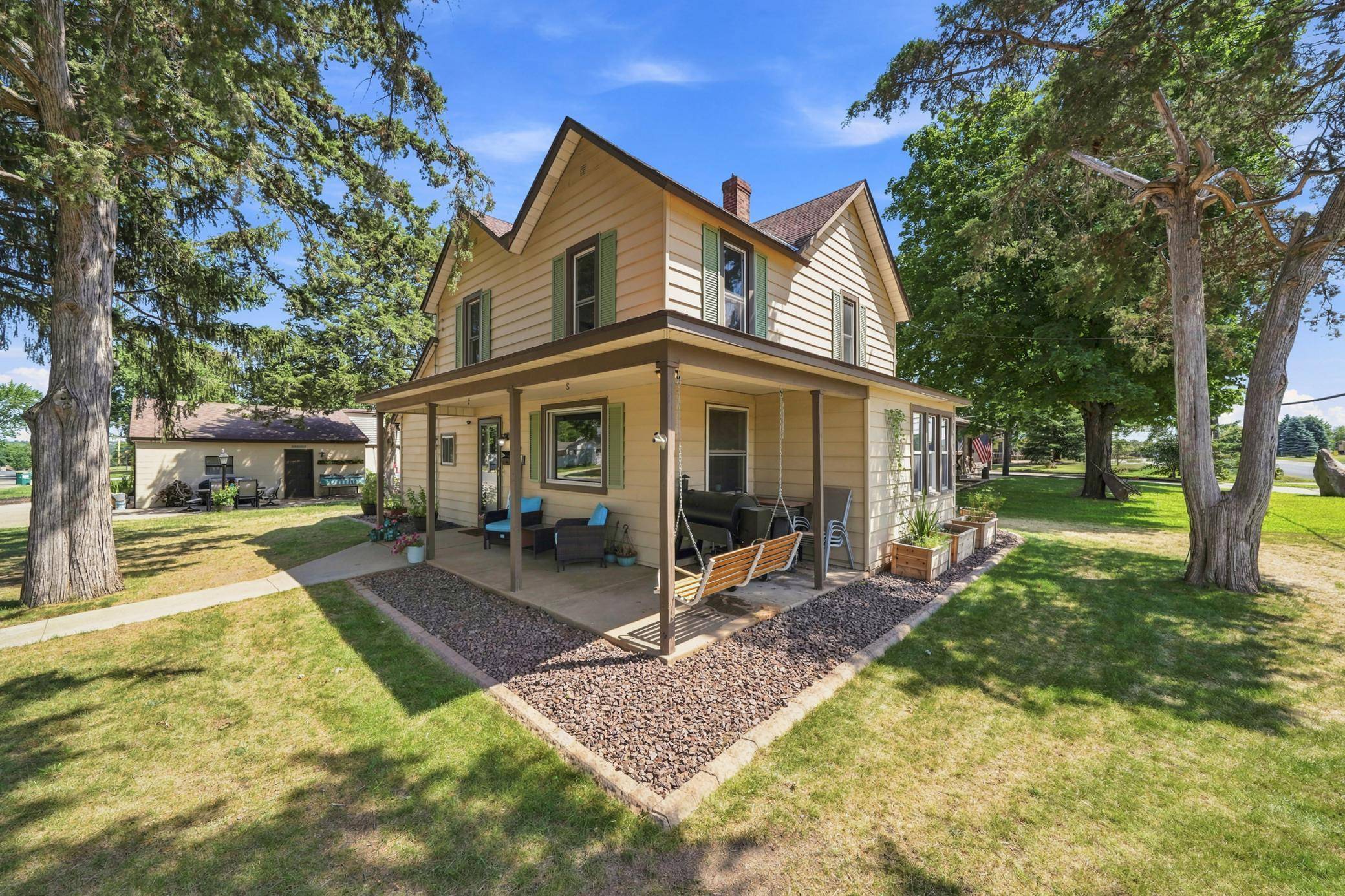 201 N Linden ST, Belle Plaine, MN 56011
