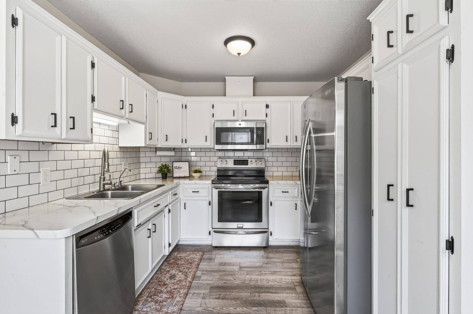 14332 Glenda DR, Apple Valley, MN 55124
