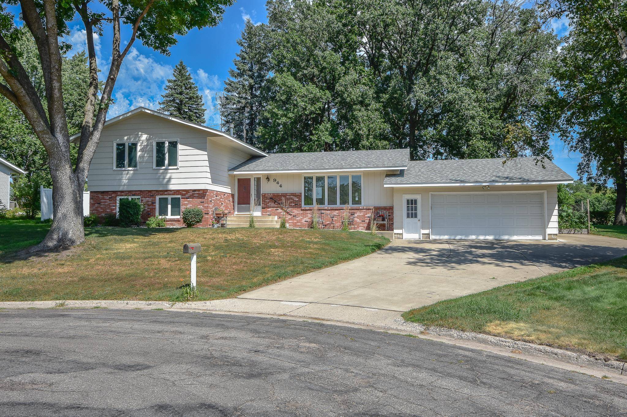 944 Longview DR, Saint Cloud, MN 56304
