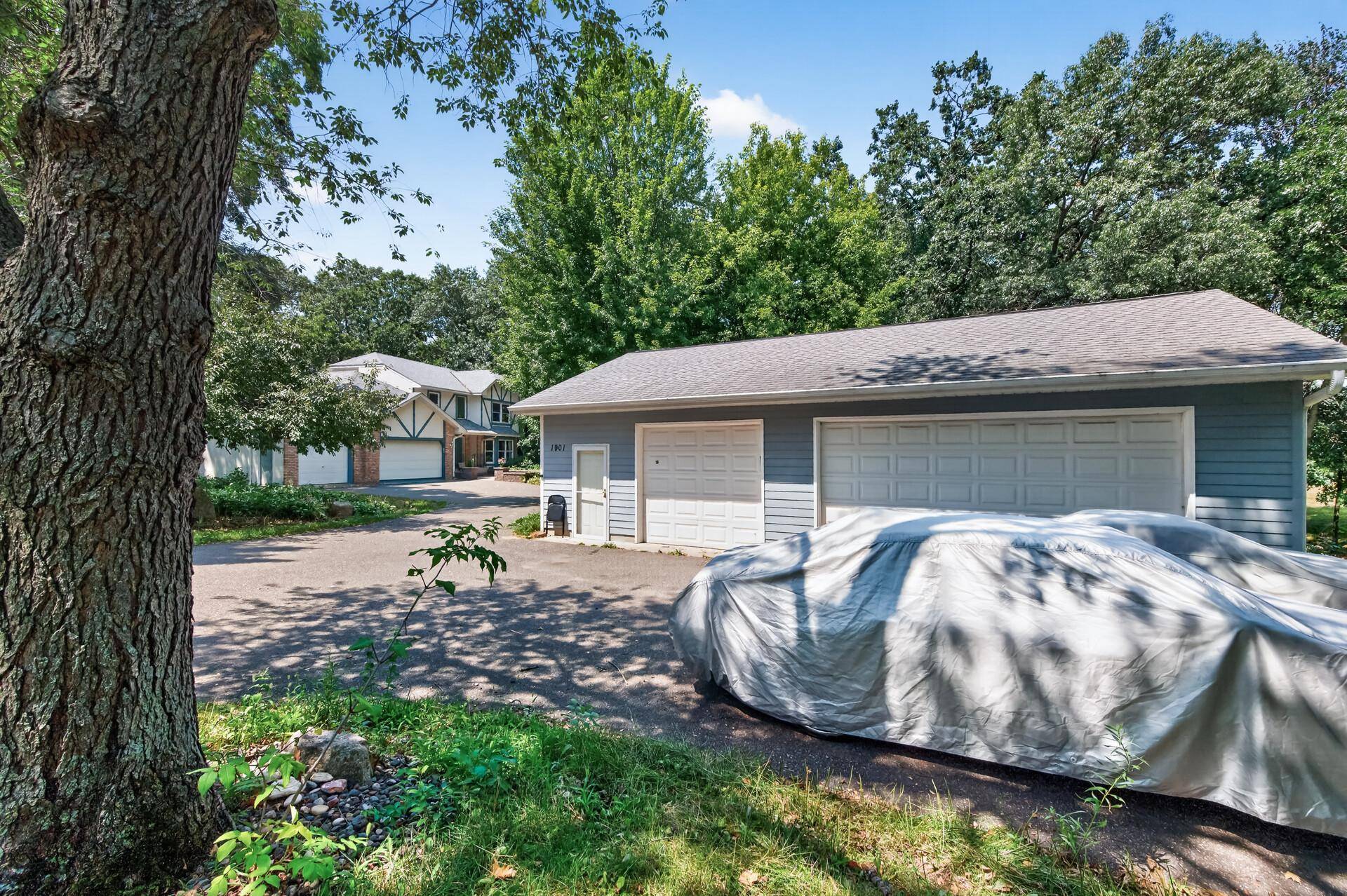 1901 Bloom CT, Hugo, MN 55038
