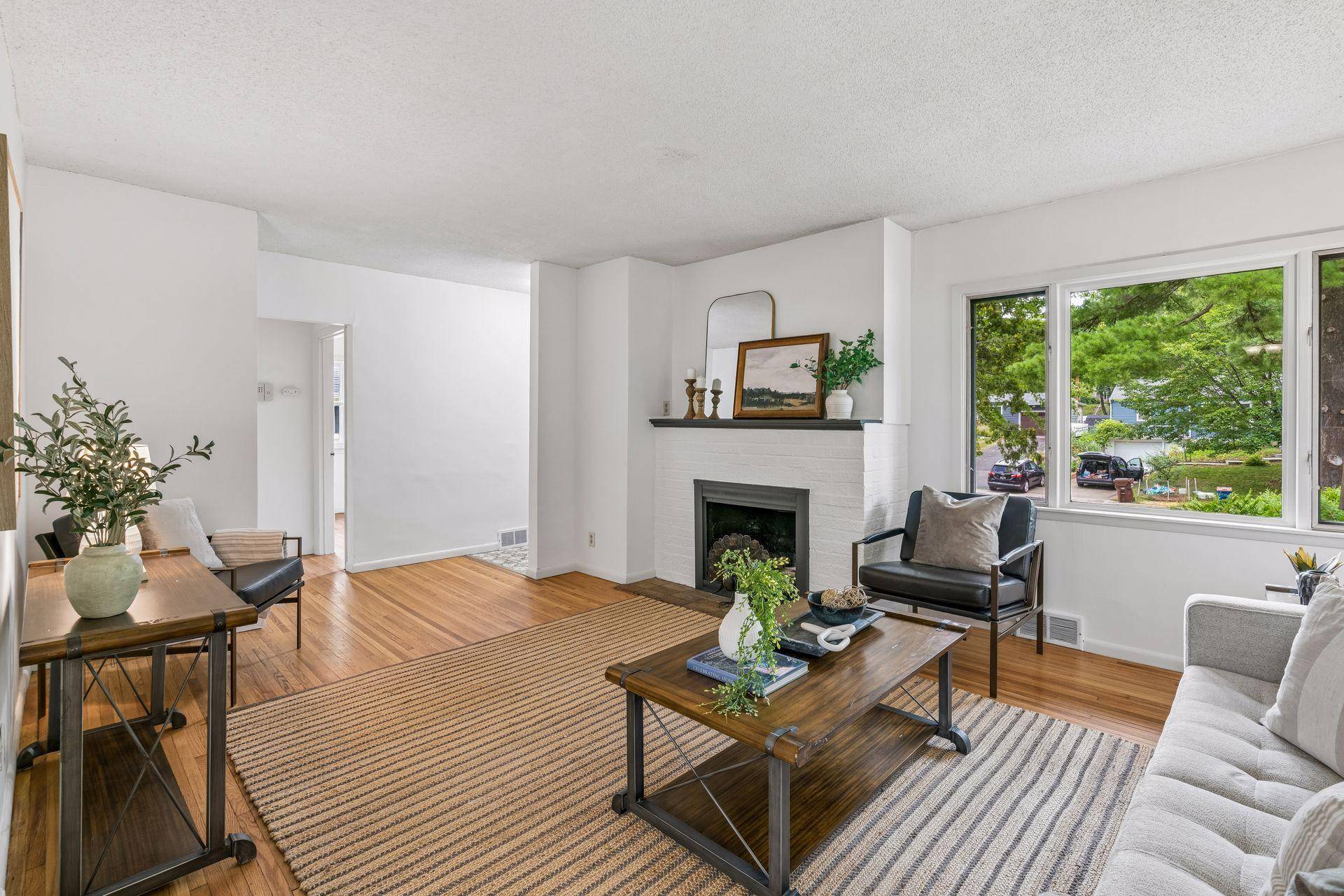 2417 Parkview BLVD, Golden Valley, MN 55422