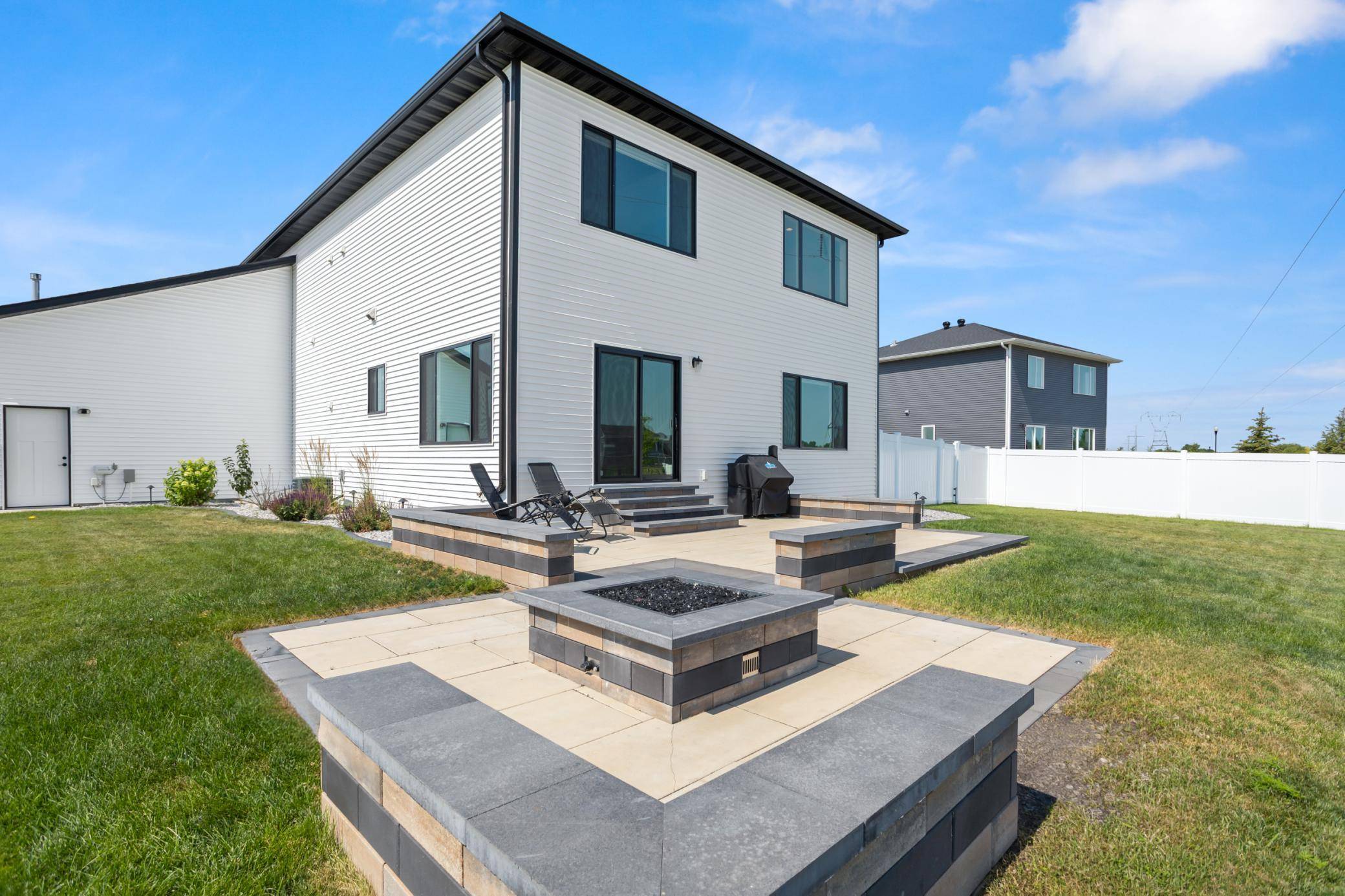6012 31st ST S, Fargo, ND 58104