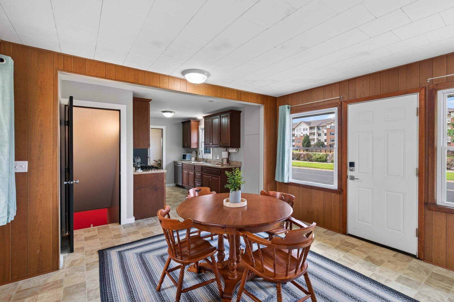 8817 Oakland AVE S, Bloomington, MN 55420