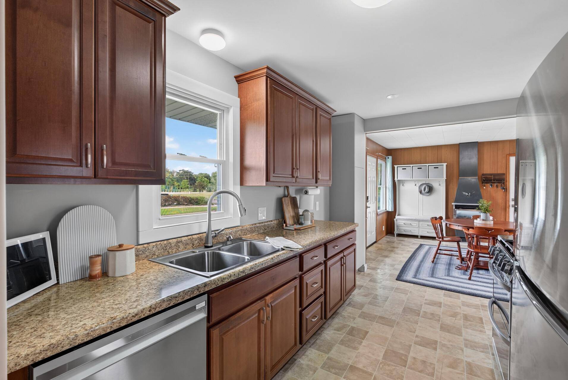 8817 Oakland AVE S, Bloomington, MN 55420