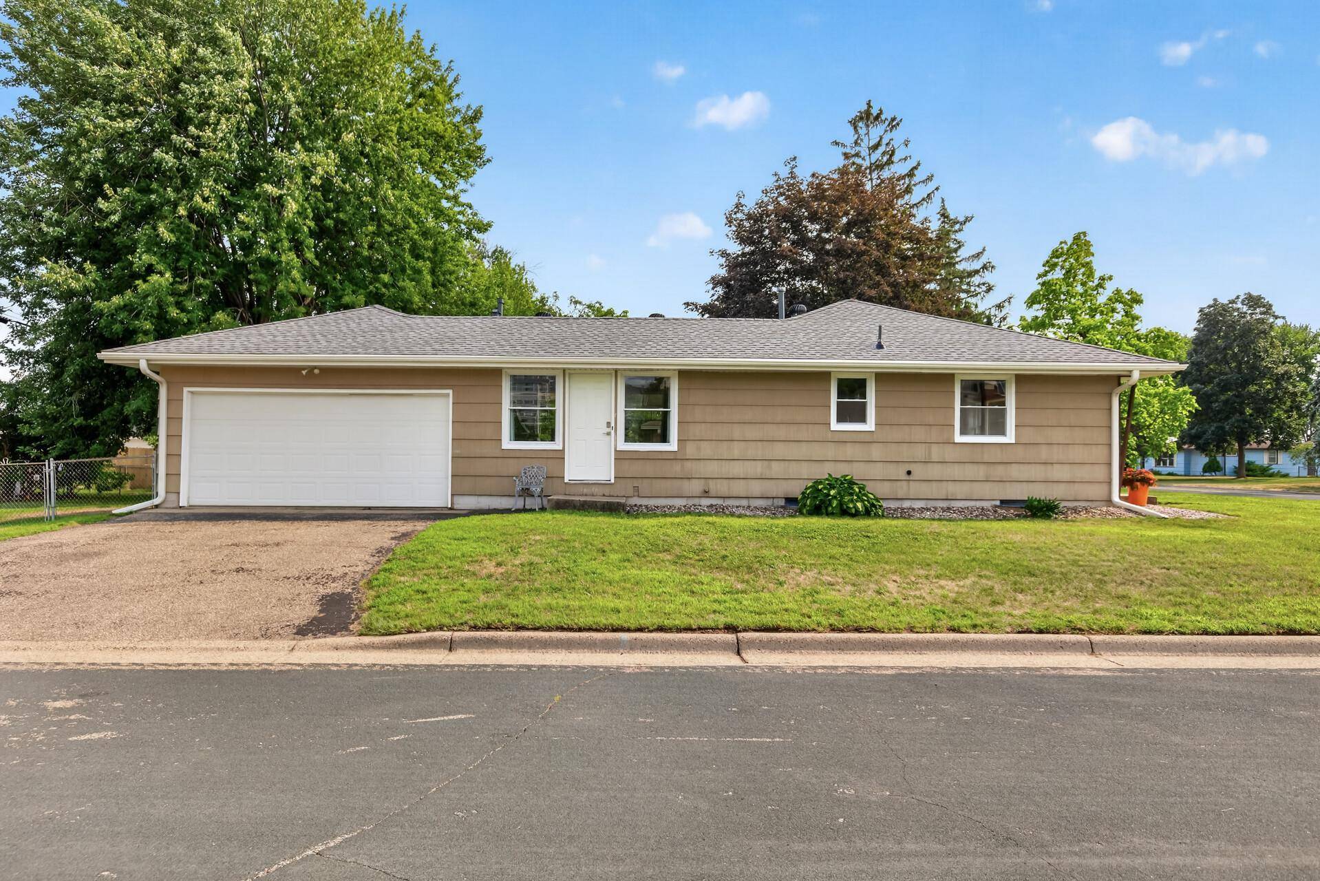 8817 Oakland AVE S, Bloomington, MN 55420