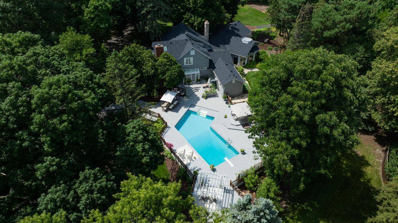 3865 Hillcrest RD, Deephaven, MN 55391