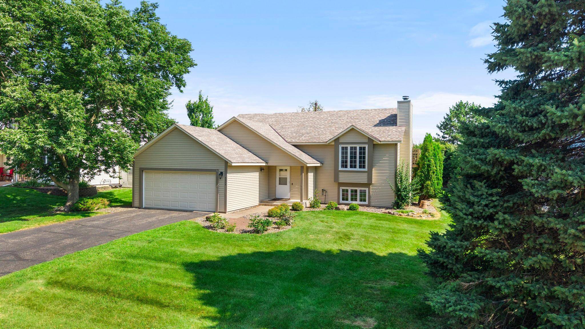9044 Sequoia RD, Woodbury, MN 55125