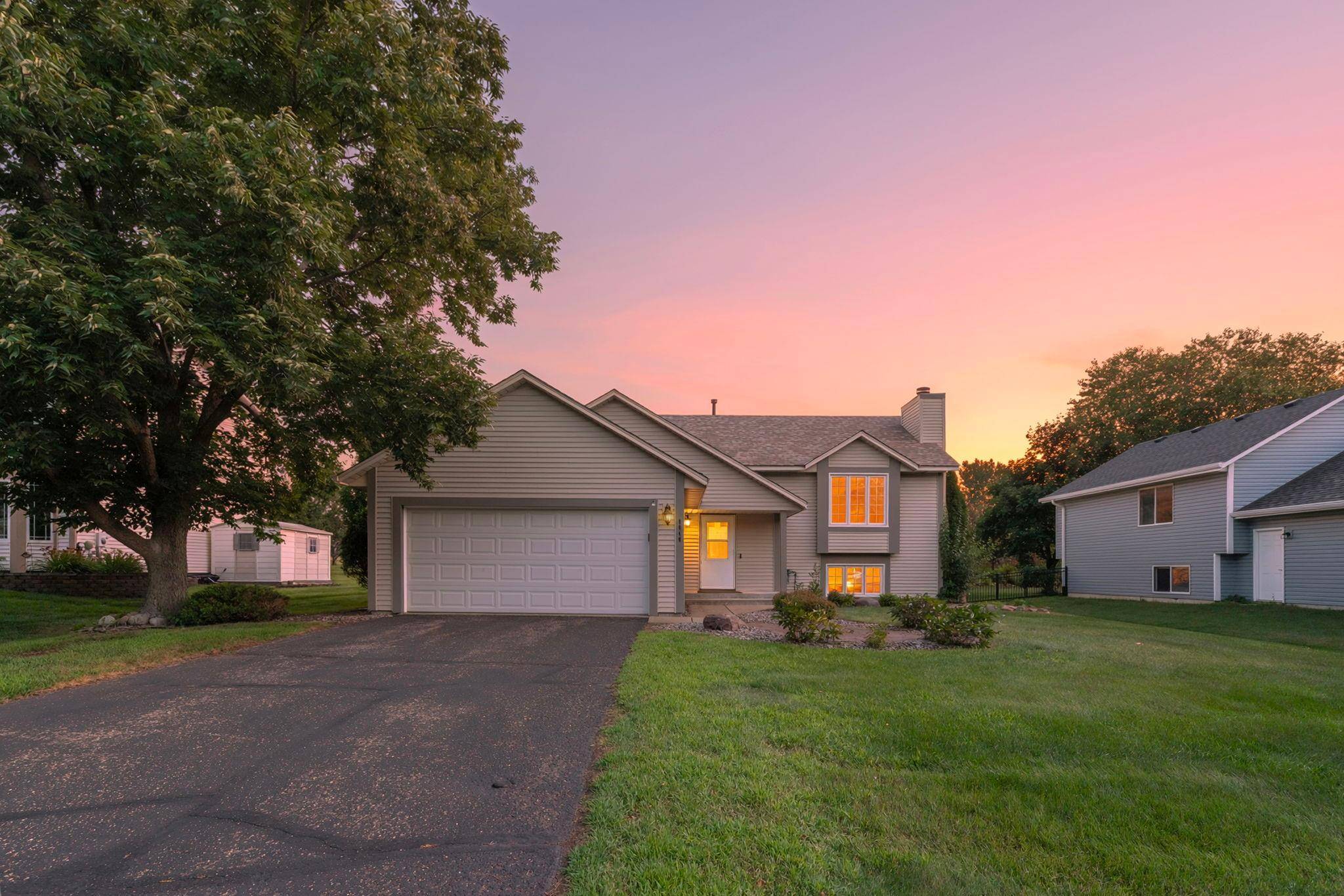9044 Sequoia RD, Woodbury, MN 55125