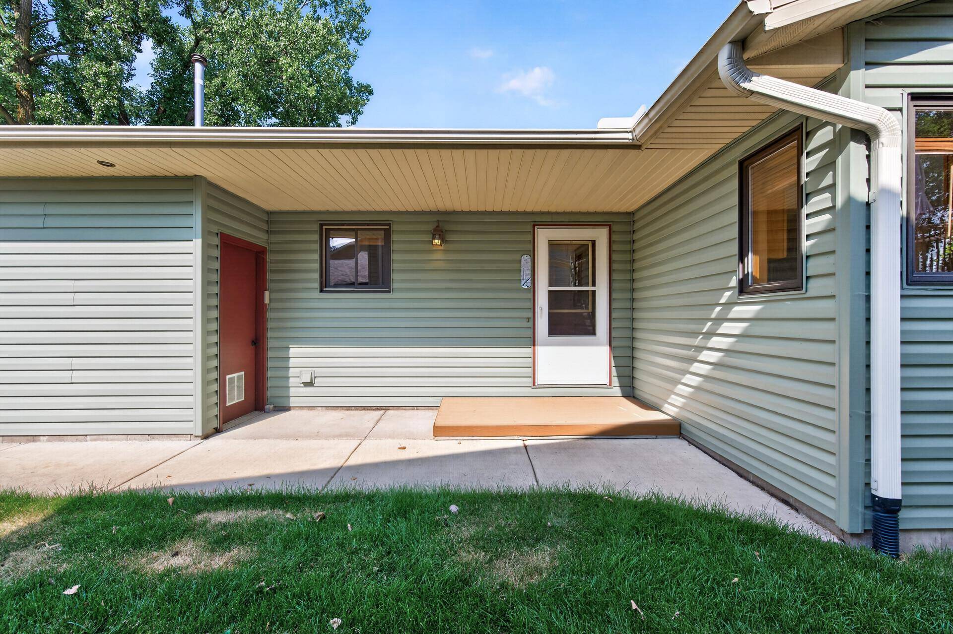 1819 9th AVE SE, Forest Lake, MN 55025