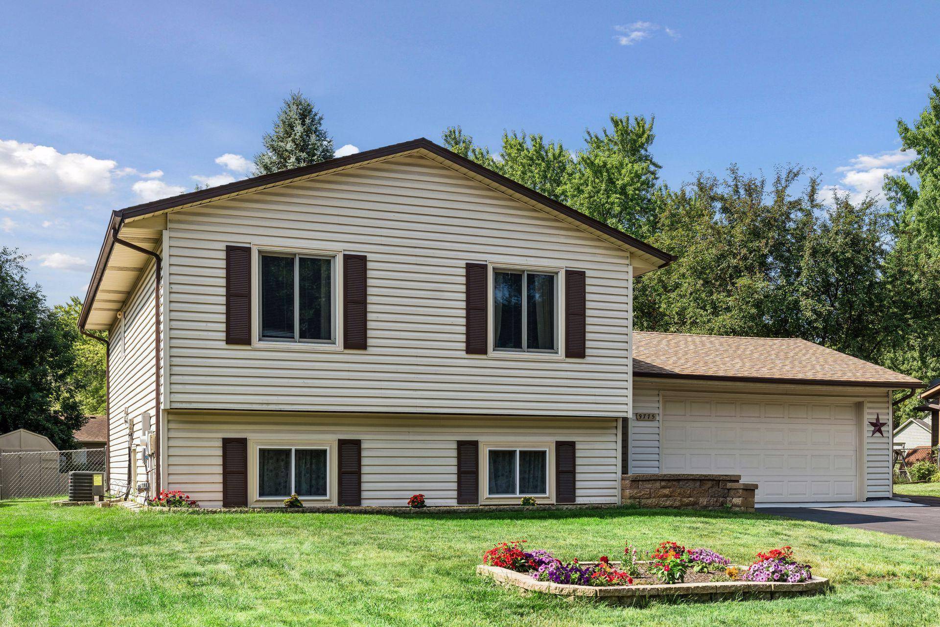 9775 103rd AVE N, Maple Grove, MN 55369