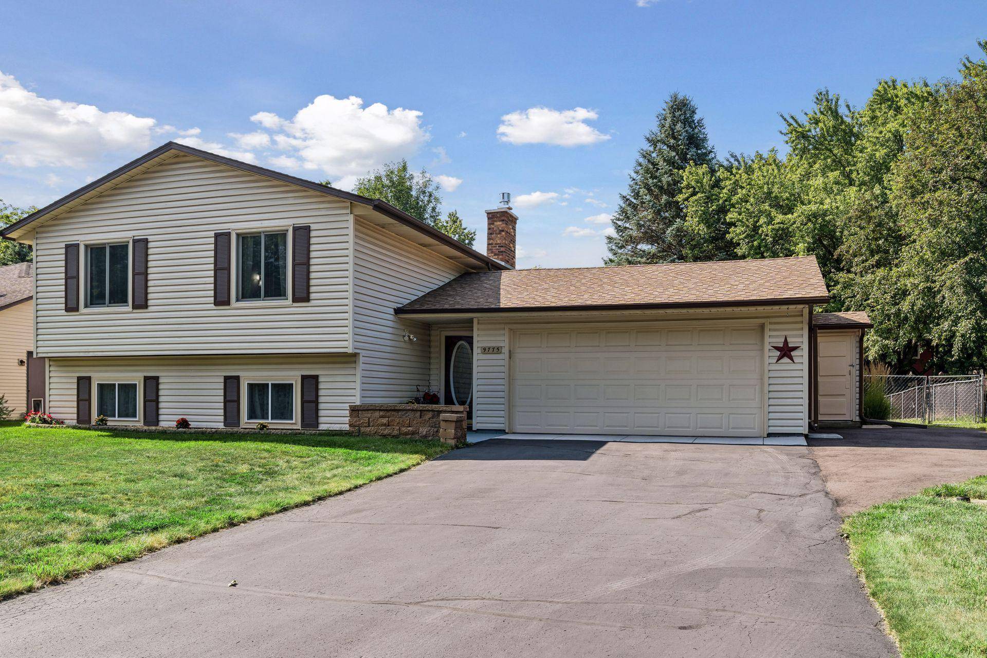 9775 103rd AVE N, Maple Grove, MN 55369