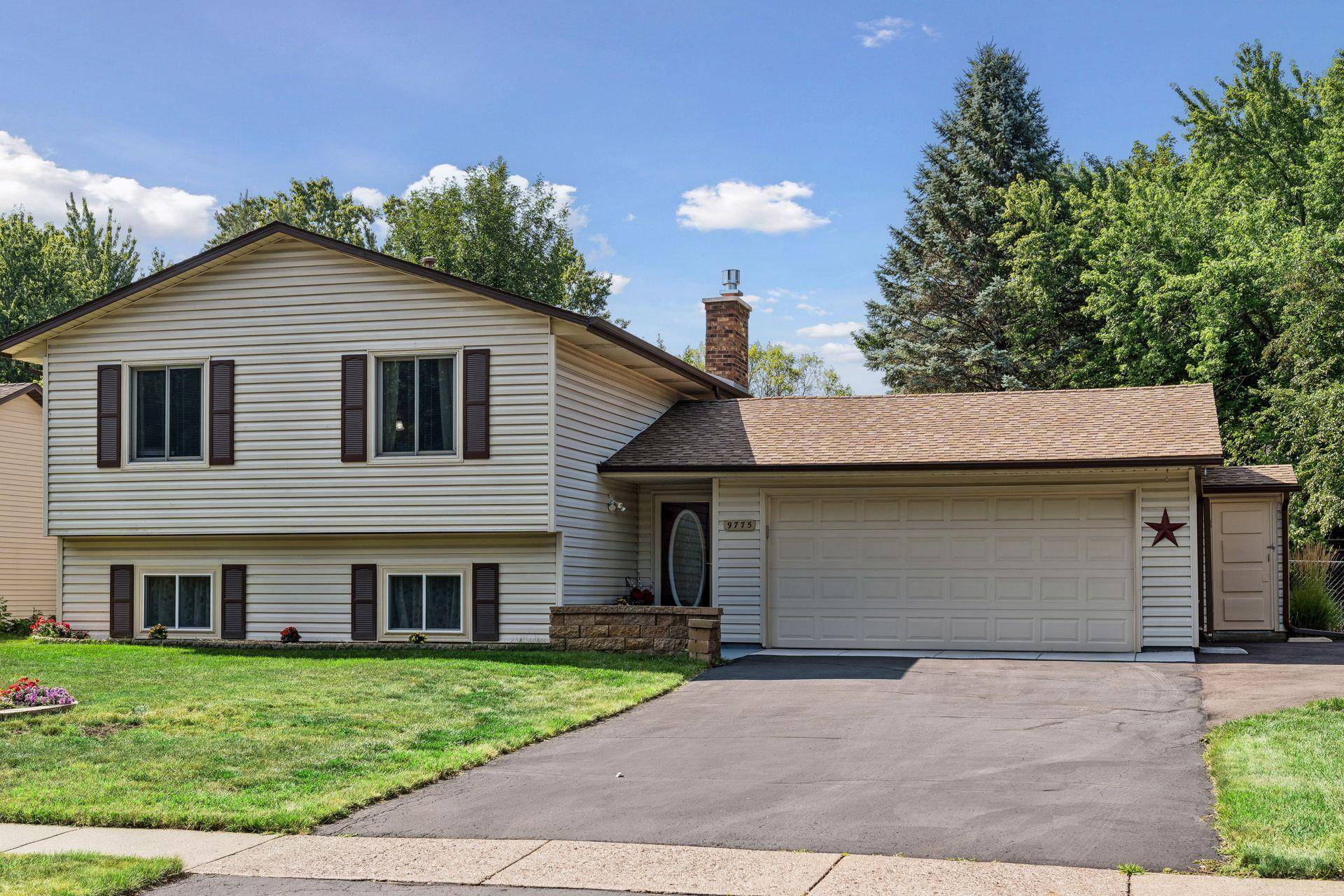 9775 103rd AVE N, Maple Grove, MN 55369