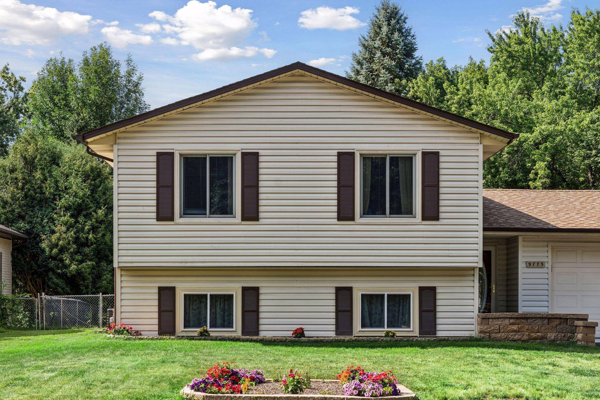 9775 103rd AVE N, Maple Grove, MN 55369