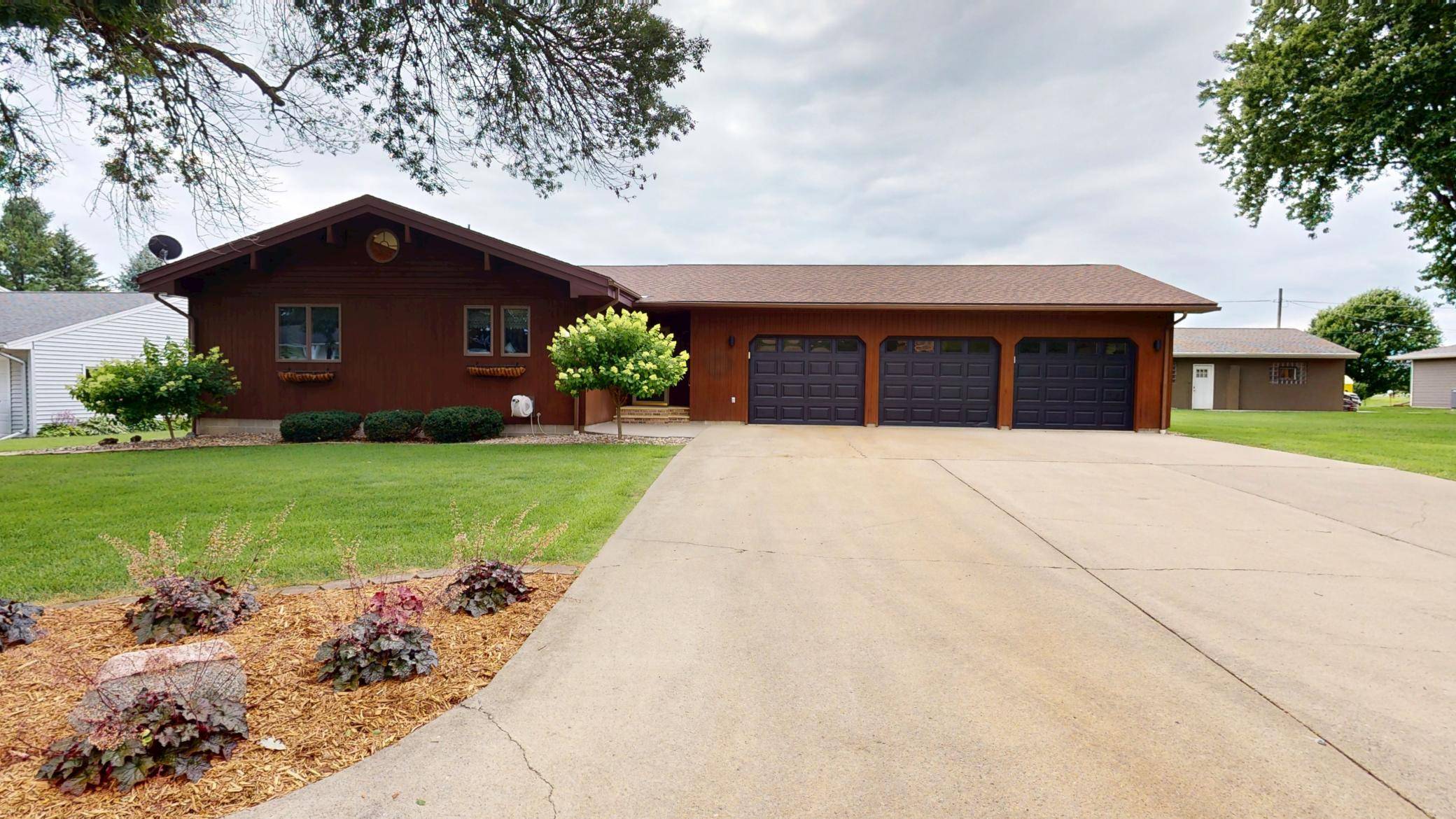 2017 Highland AVE, Albert Lea, MN 56007