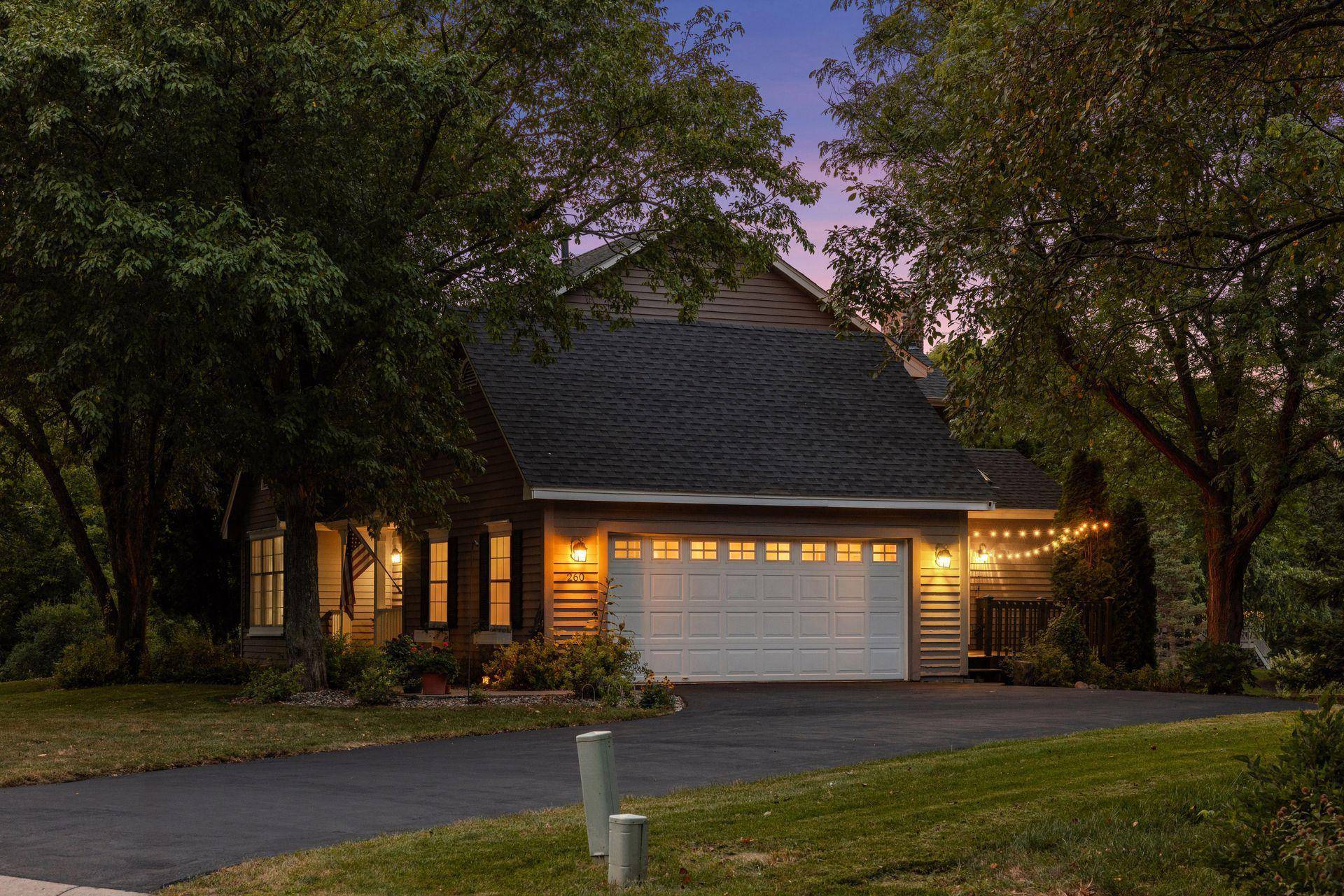 260 Mountain WAY, Chanhassen, MN 55317