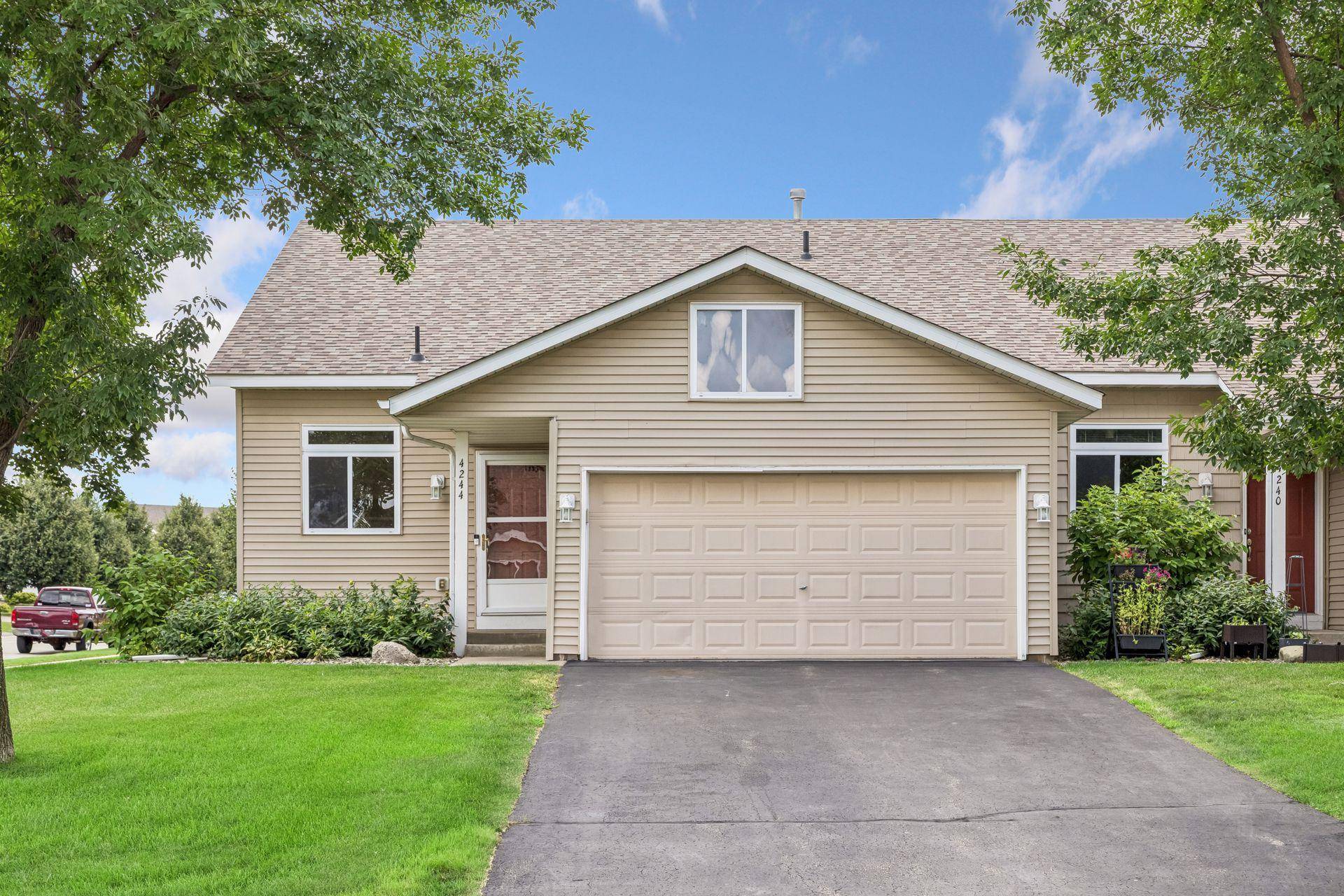 4244 Jarmann LN, Shakopee, MN 55379