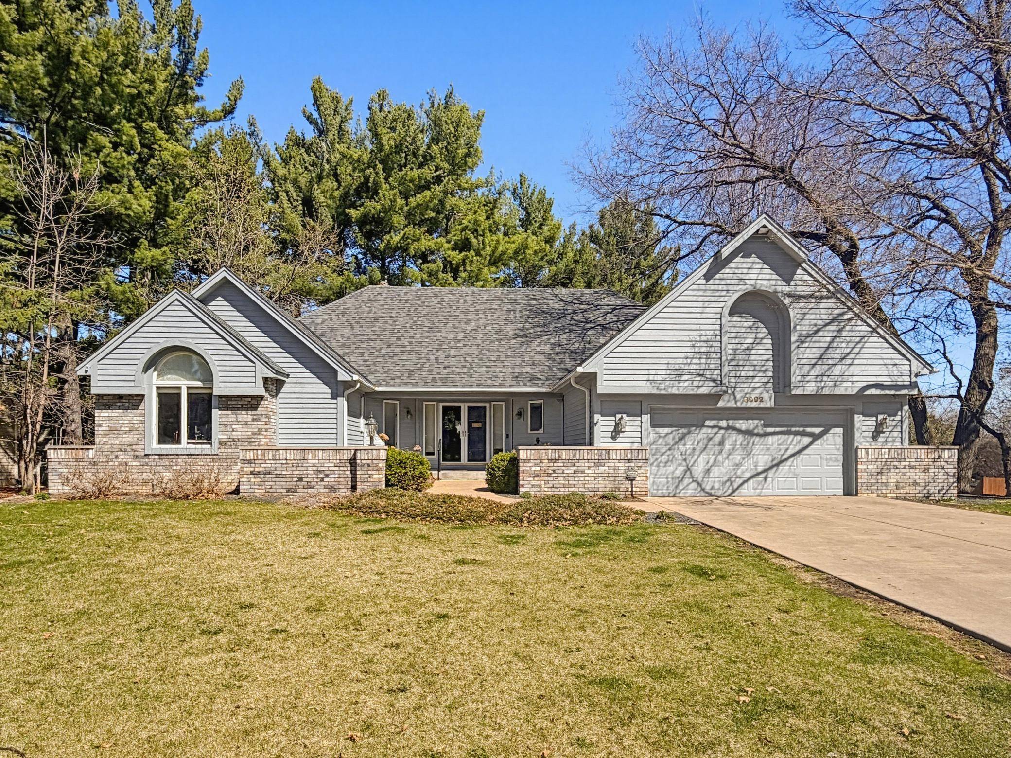 8992 Hidden Meadow RD, Woodbury, MN 55125