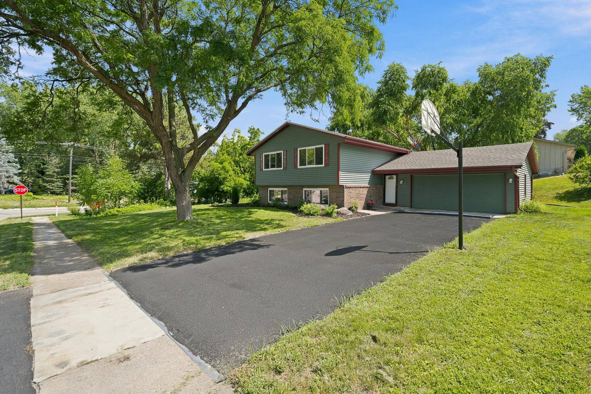 9401 Briar RD, Bloomington, MN 55437
