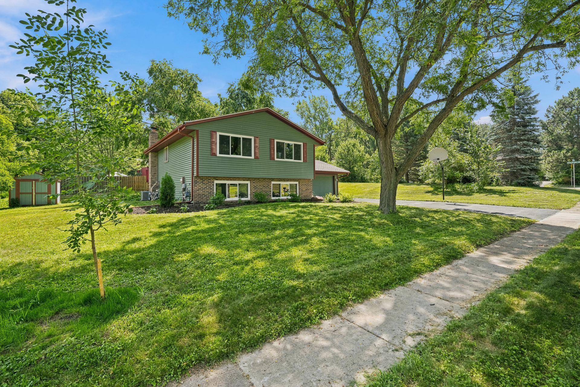 9401 Briar RD, Bloomington, MN 55437