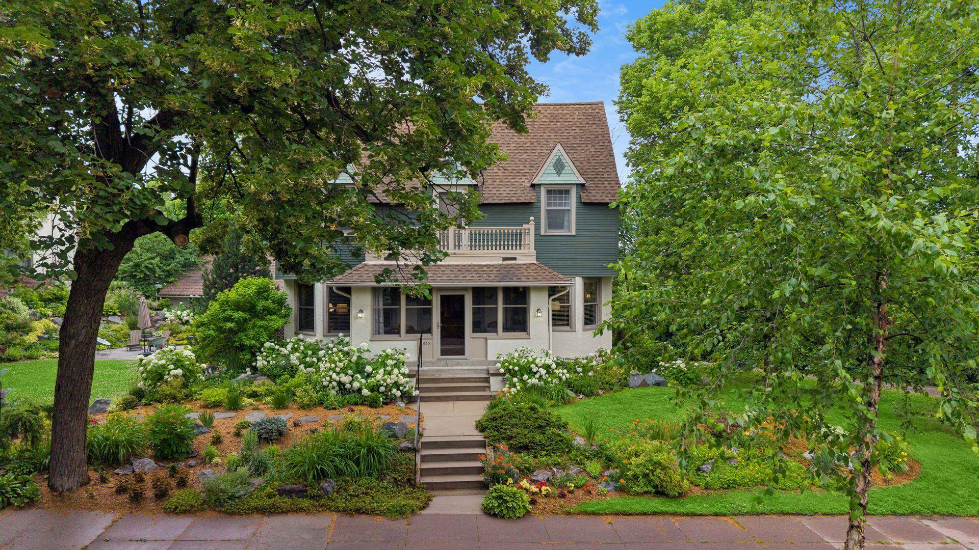 1818 Kenwood Pkwy, Minneapolis, MN 55405