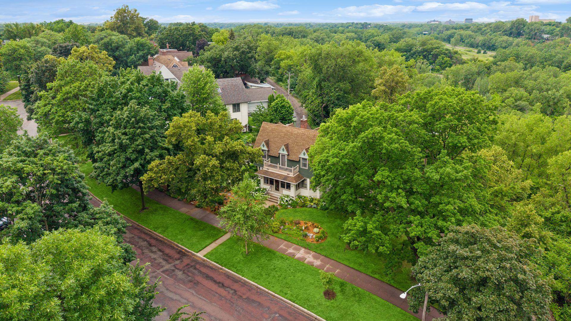 1818 Kenwood Pkwy, Minneapolis, MN 55405