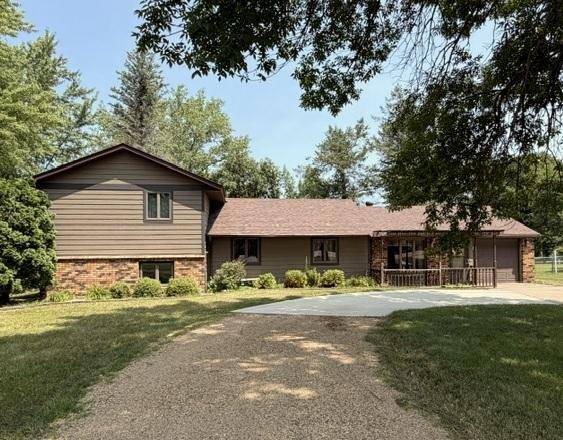 2022 River RD, Windom, MN 56101