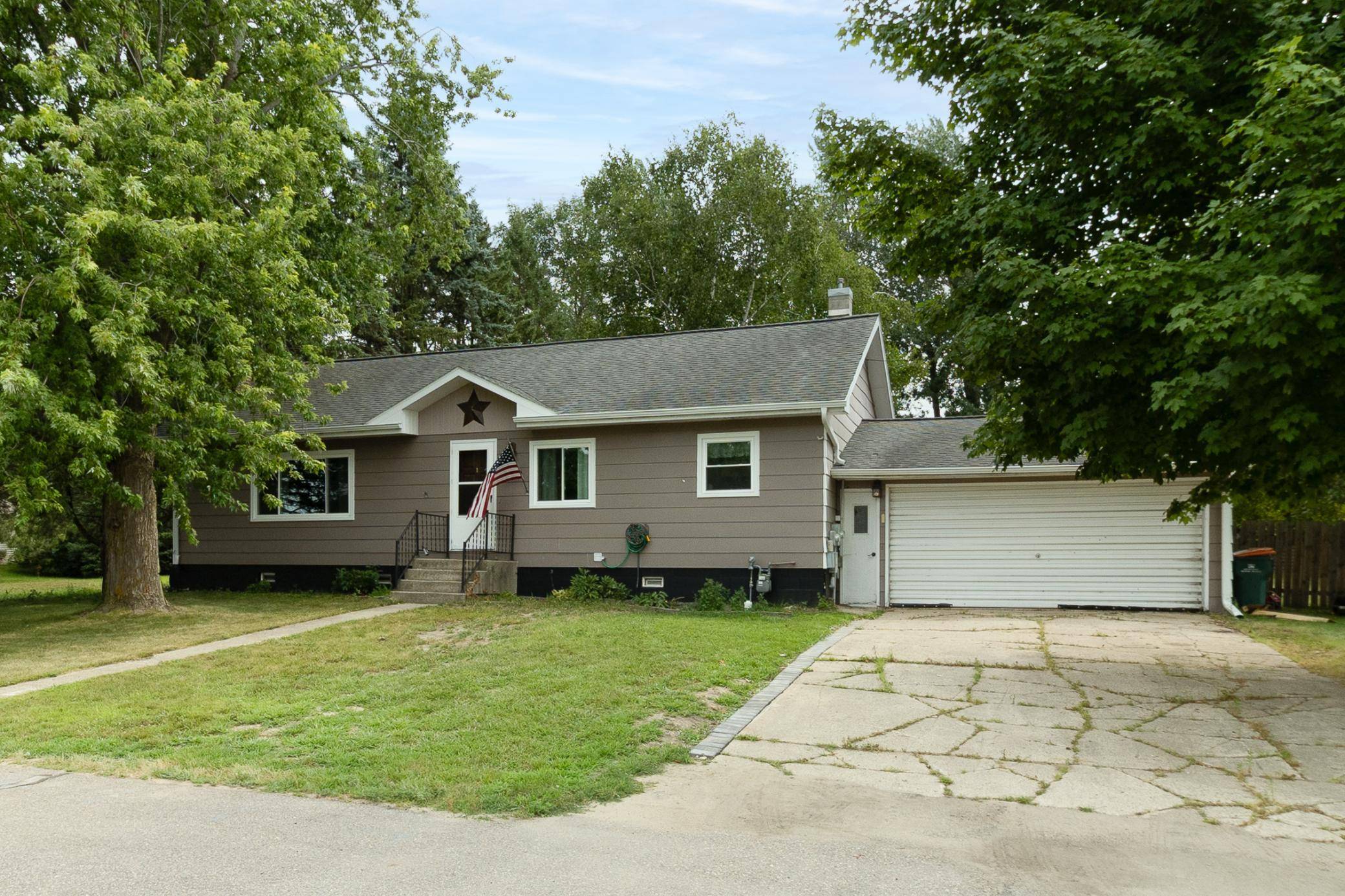 210 3rd AVE NE, Bertha, MN 56437