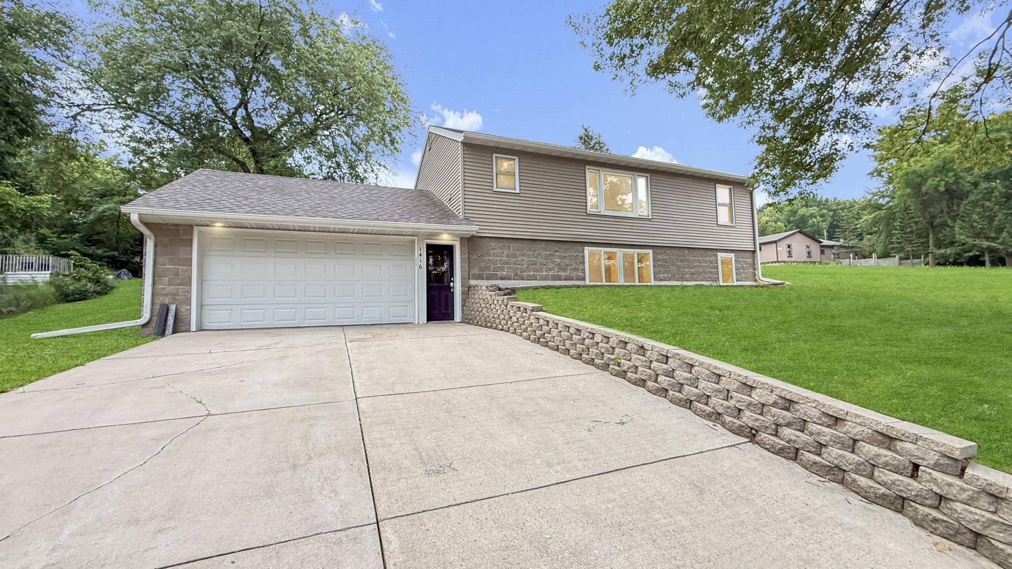 1416 Ridgeview DR, Montevideo, MN 56265