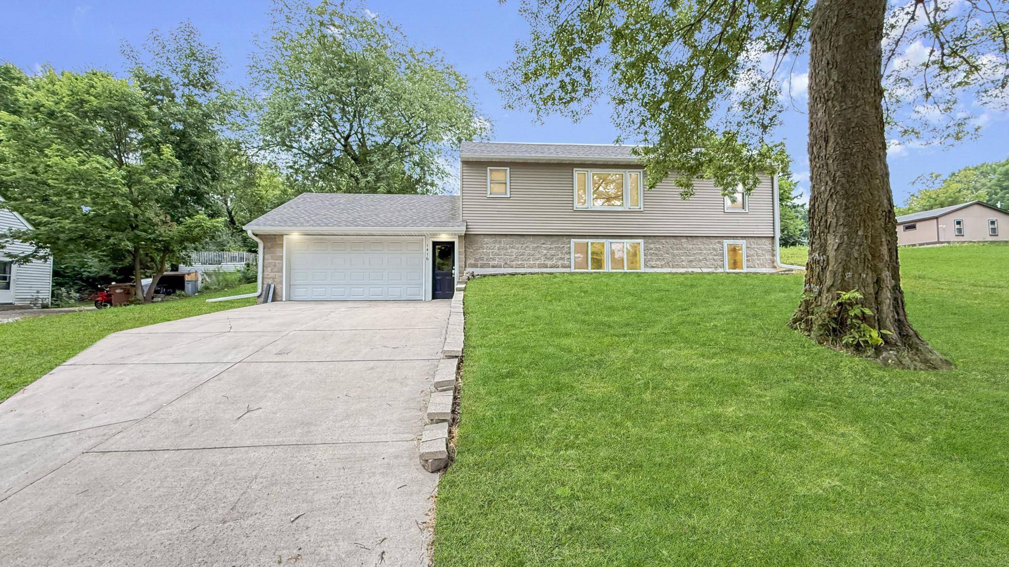 1416 Ridgeview DR, Montevideo, MN 56265
