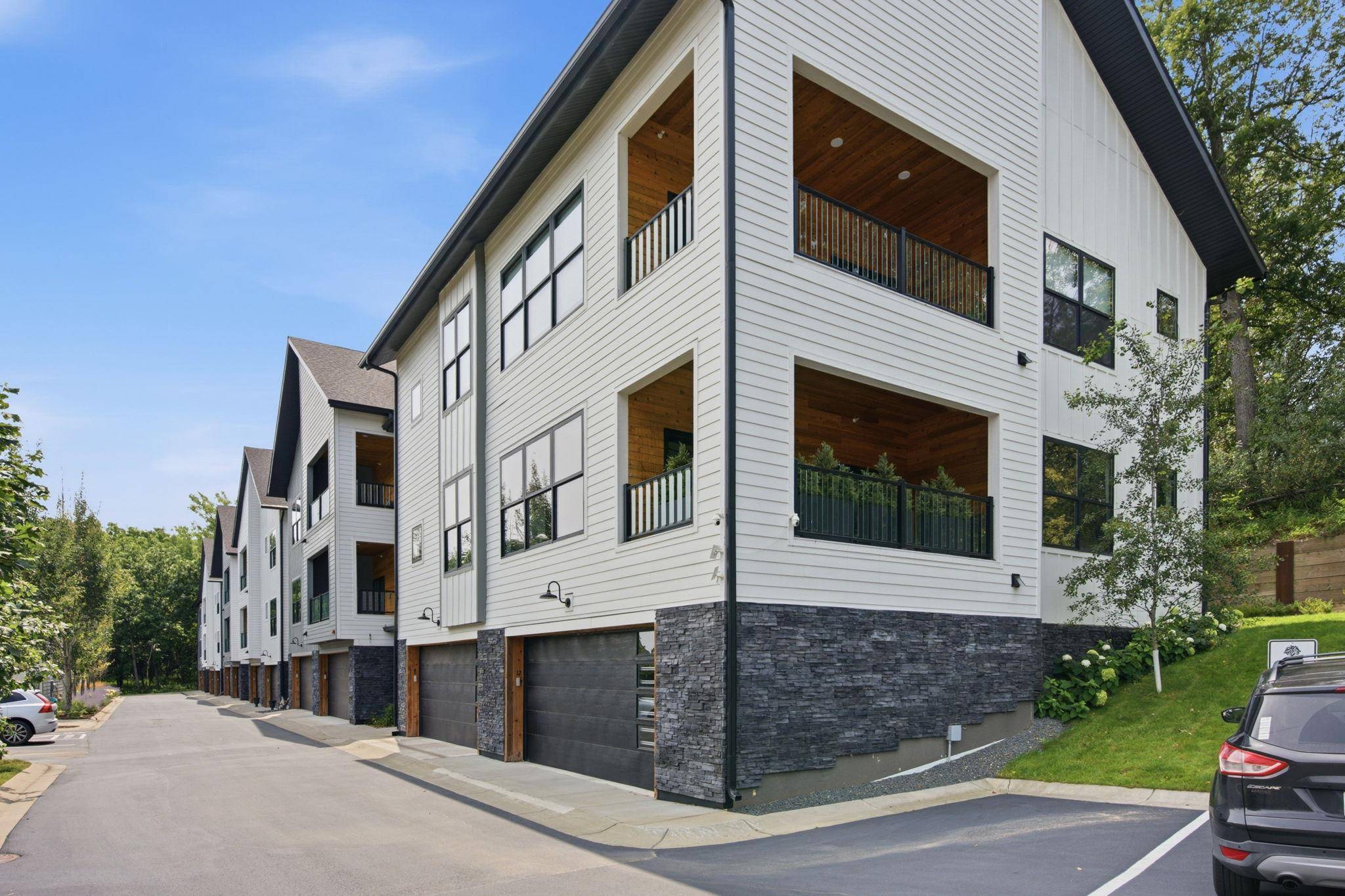 5742 Shady Oak RD S #7, Minnetonka, MN 55343