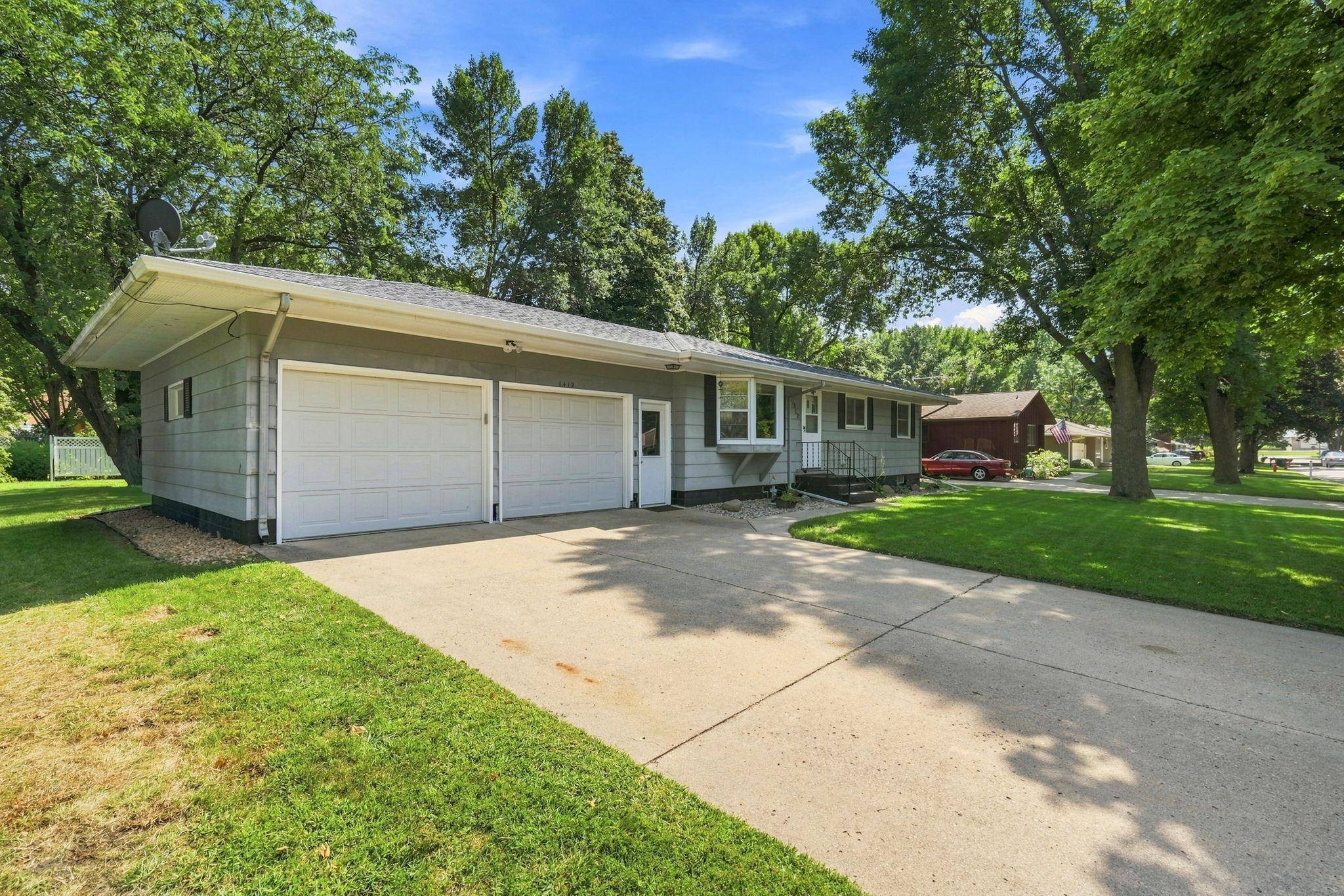 1412 Elm AVE N, Glencoe, MN 55336