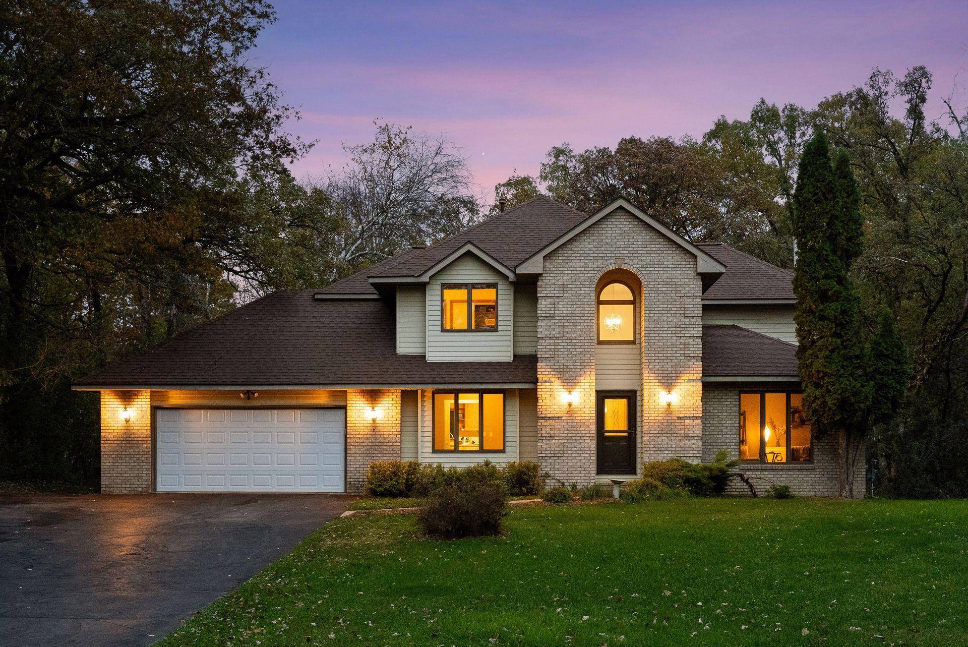 230 Plainview DR, River Falls, WI 54022