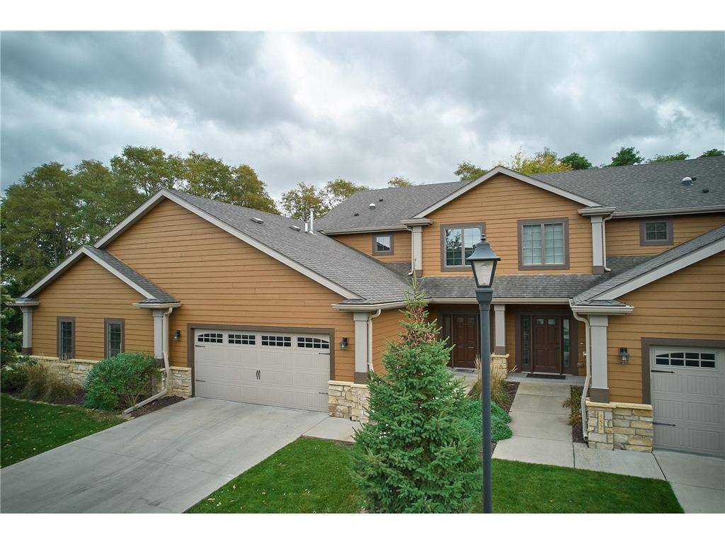 558 Panorama CIR NW, Rochester, MN 55901