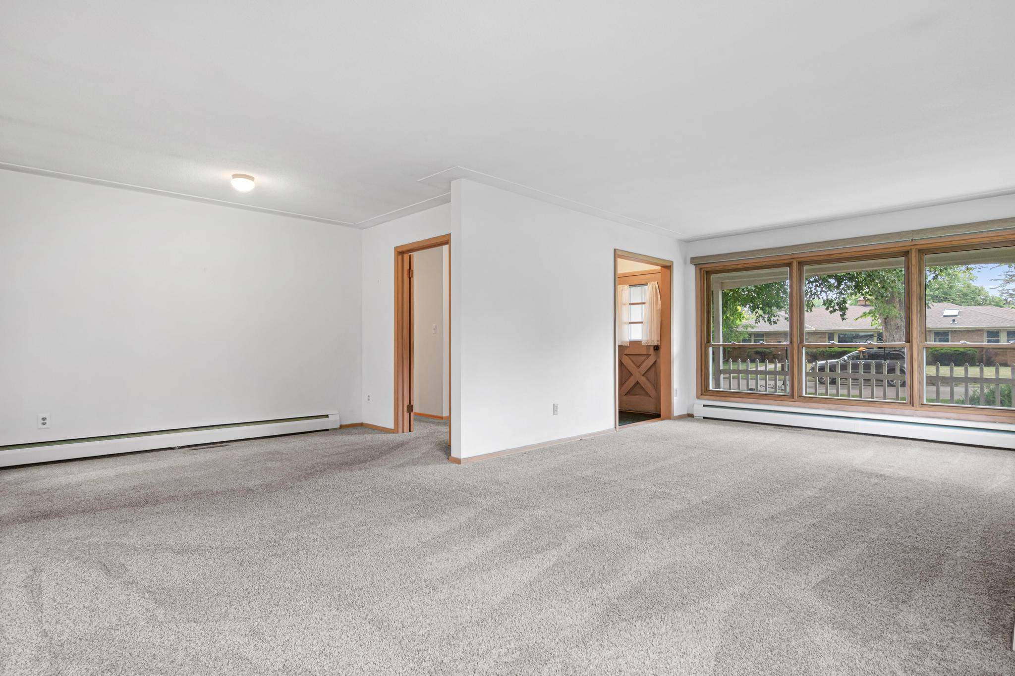 1912 Simpson ST, Falcon Heights, MN 55113