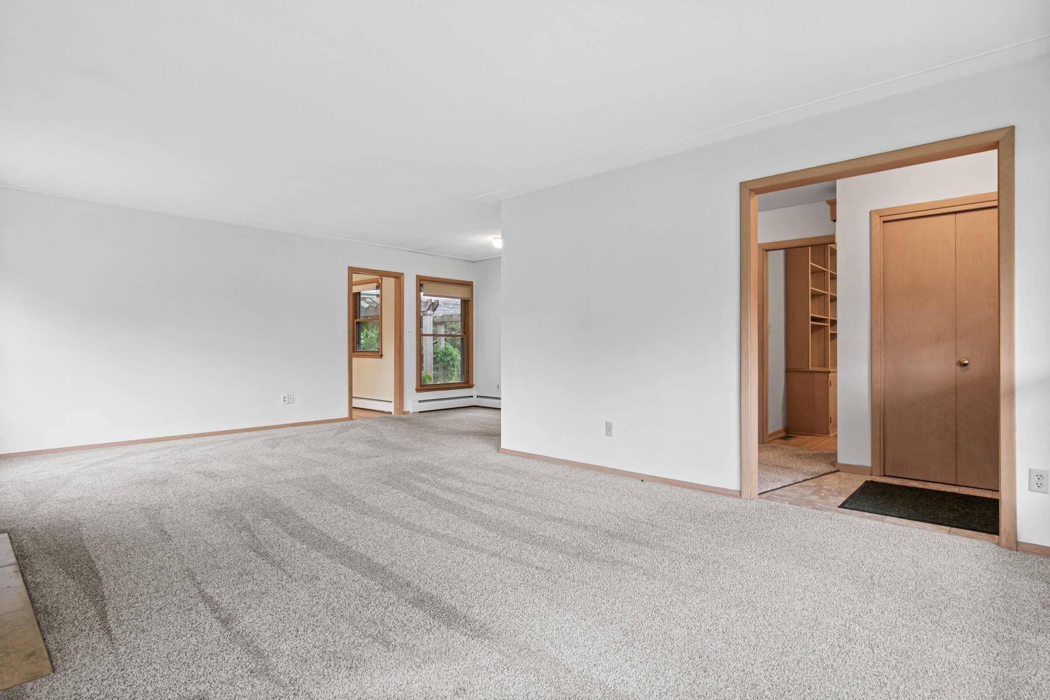 1912 Simpson ST, Falcon Heights, MN 55113