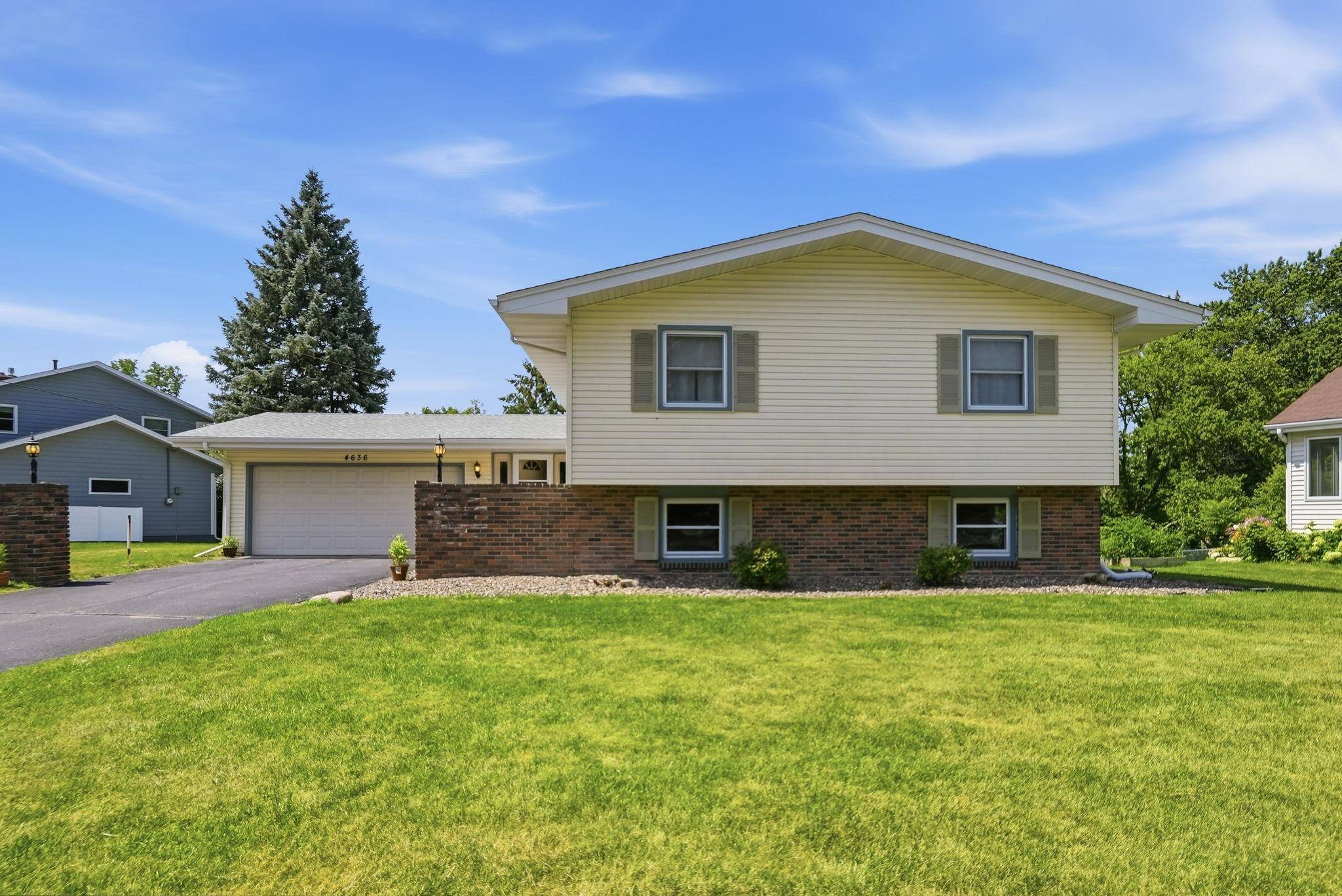4636 Heritage Hills DR, Bloomington, MN 55437