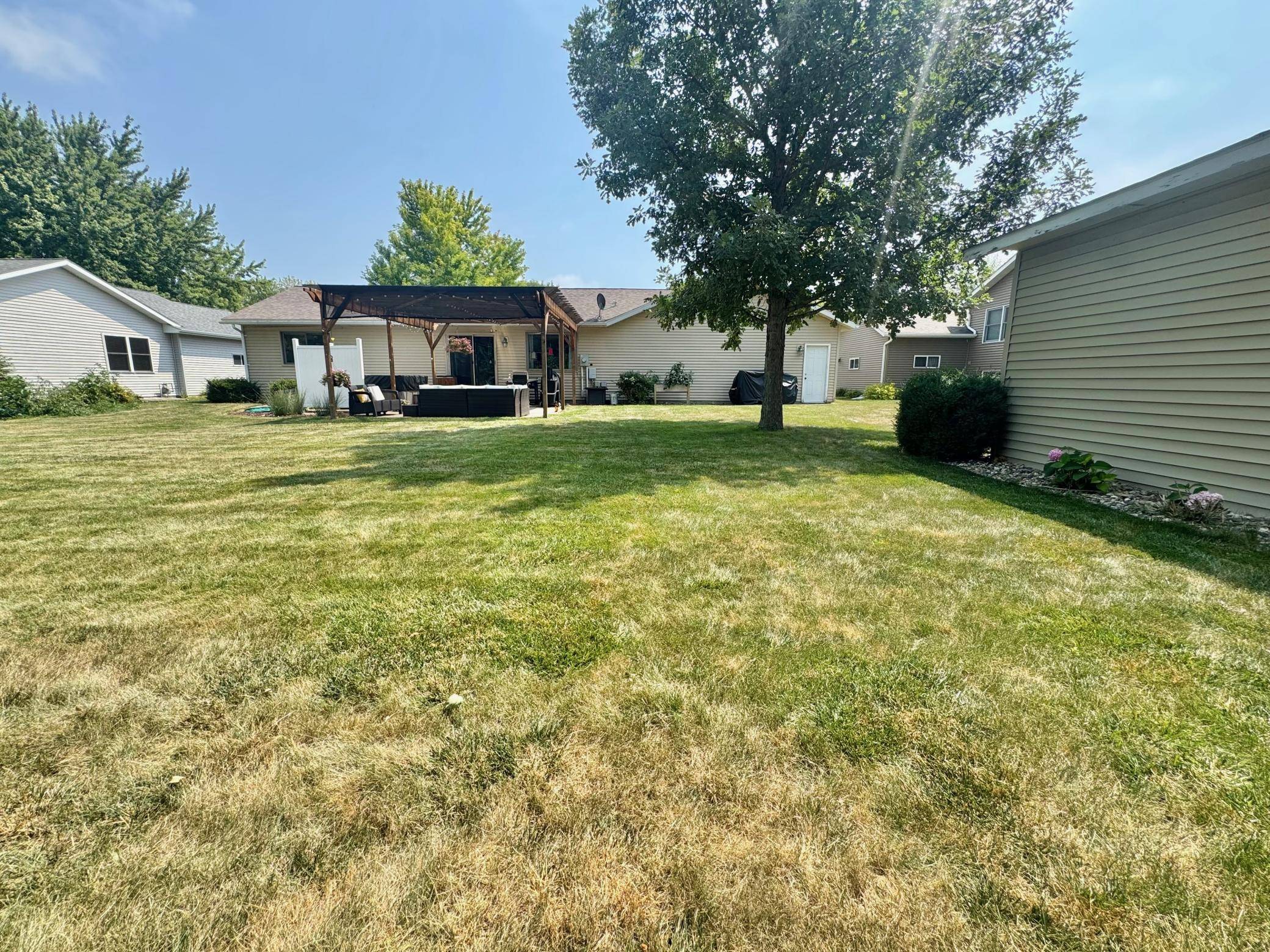 702 S Saratoga ST, Marshall, MN 56258