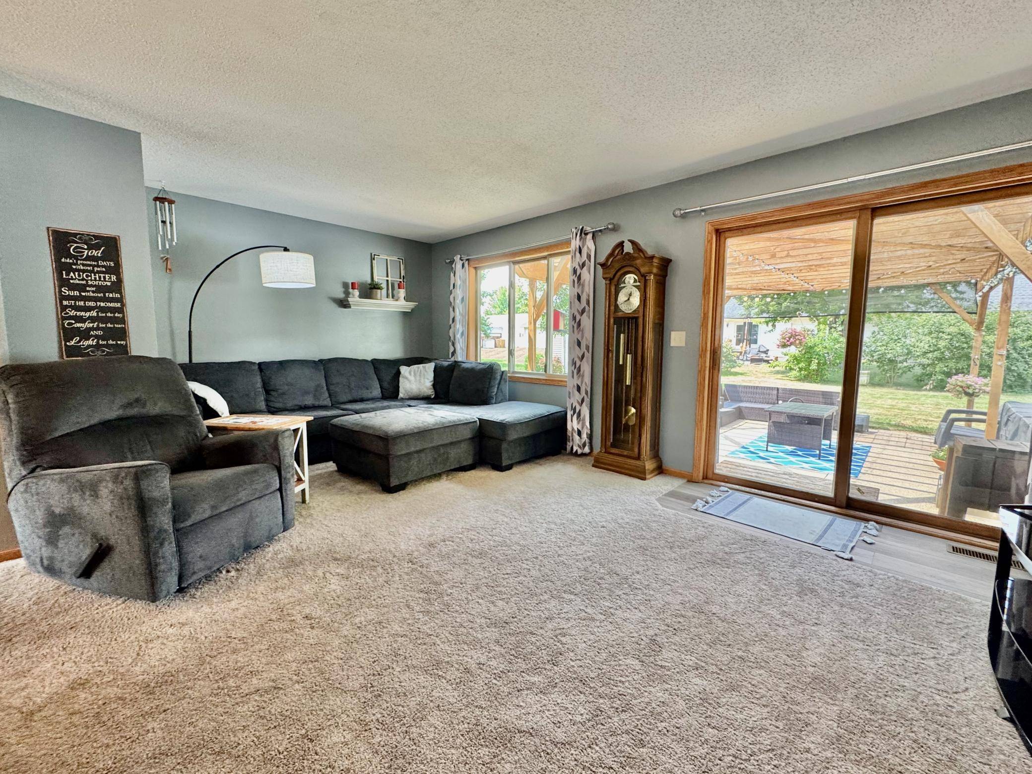 702 S Saratoga ST, Marshall, MN 56258
