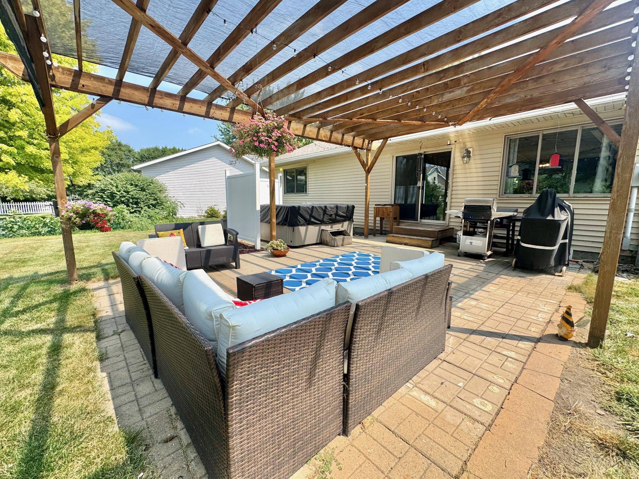 702 S Saratoga ST, Marshall, MN 56258