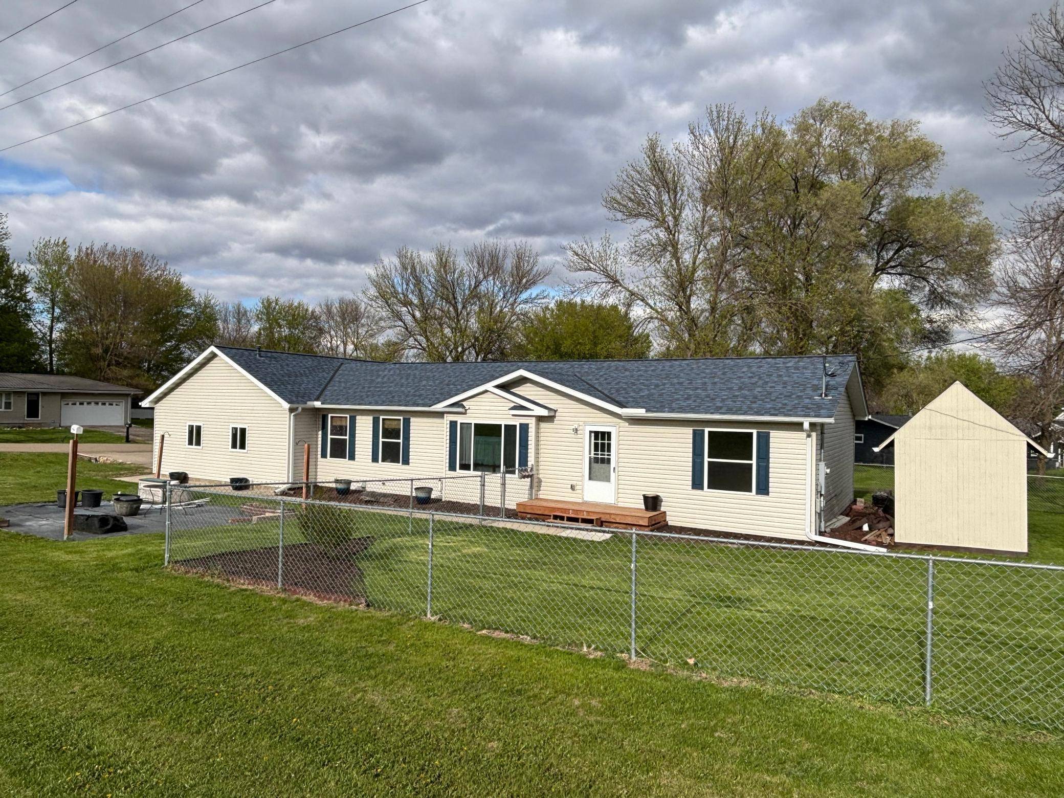 2200 Eunice DR, Albert Lea, MN 56007