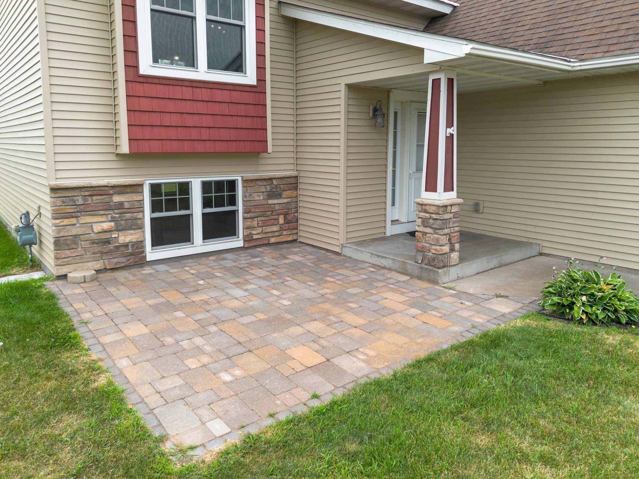 1026 Roosevelt ST S, Cambridge, MN 55008