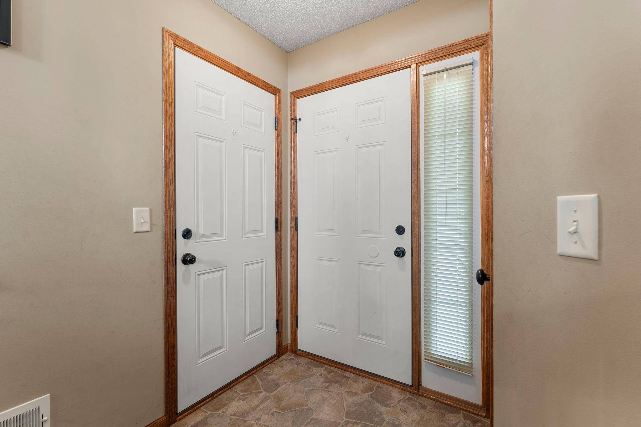 1026 Roosevelt ST S, Cambridge, MN 55008