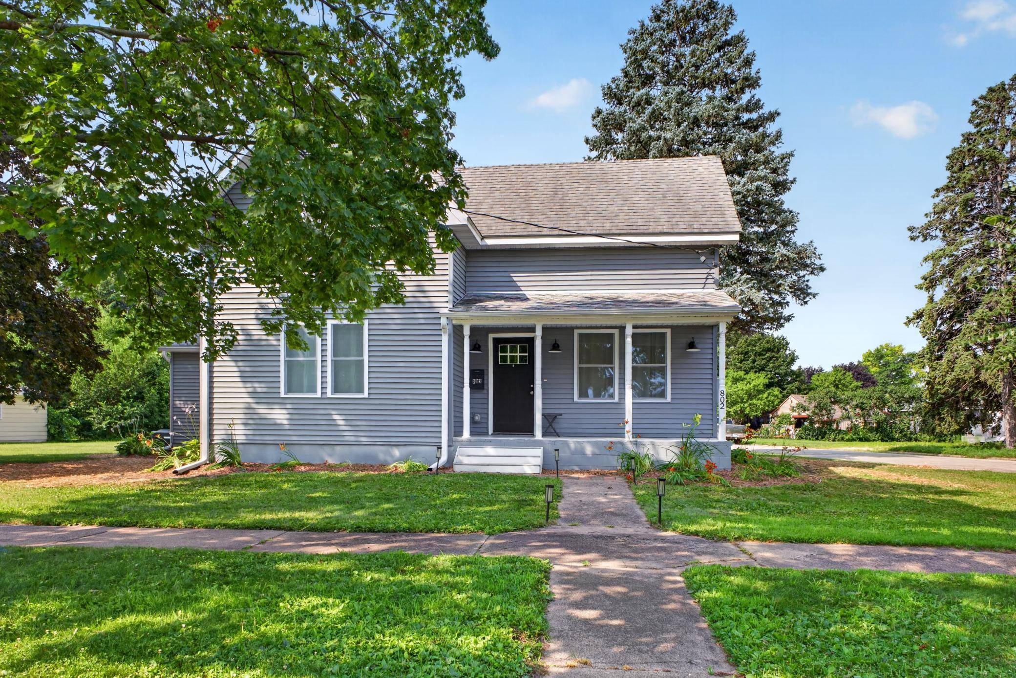 802 S Garden ST, Lake City, MN 55041