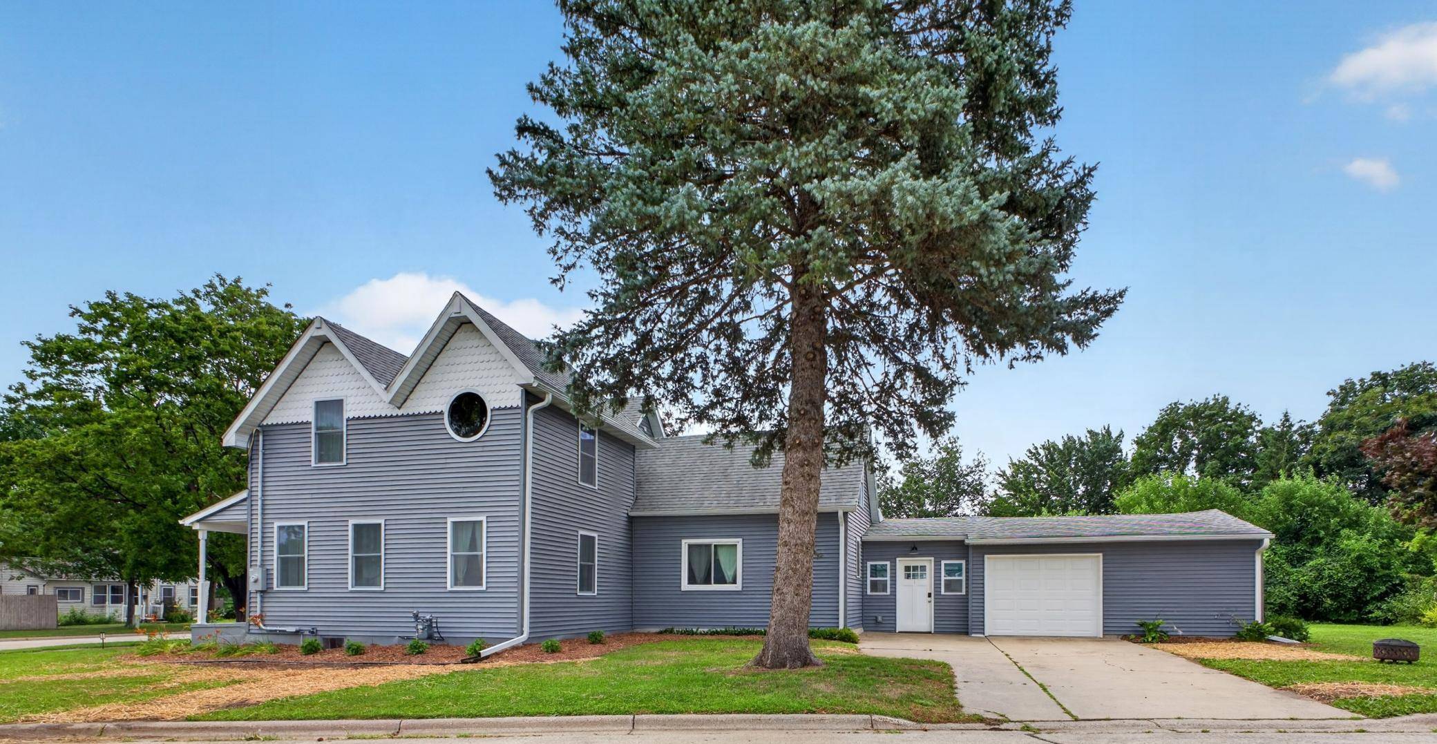 802 S Garden ST, Lake City, MN 55041